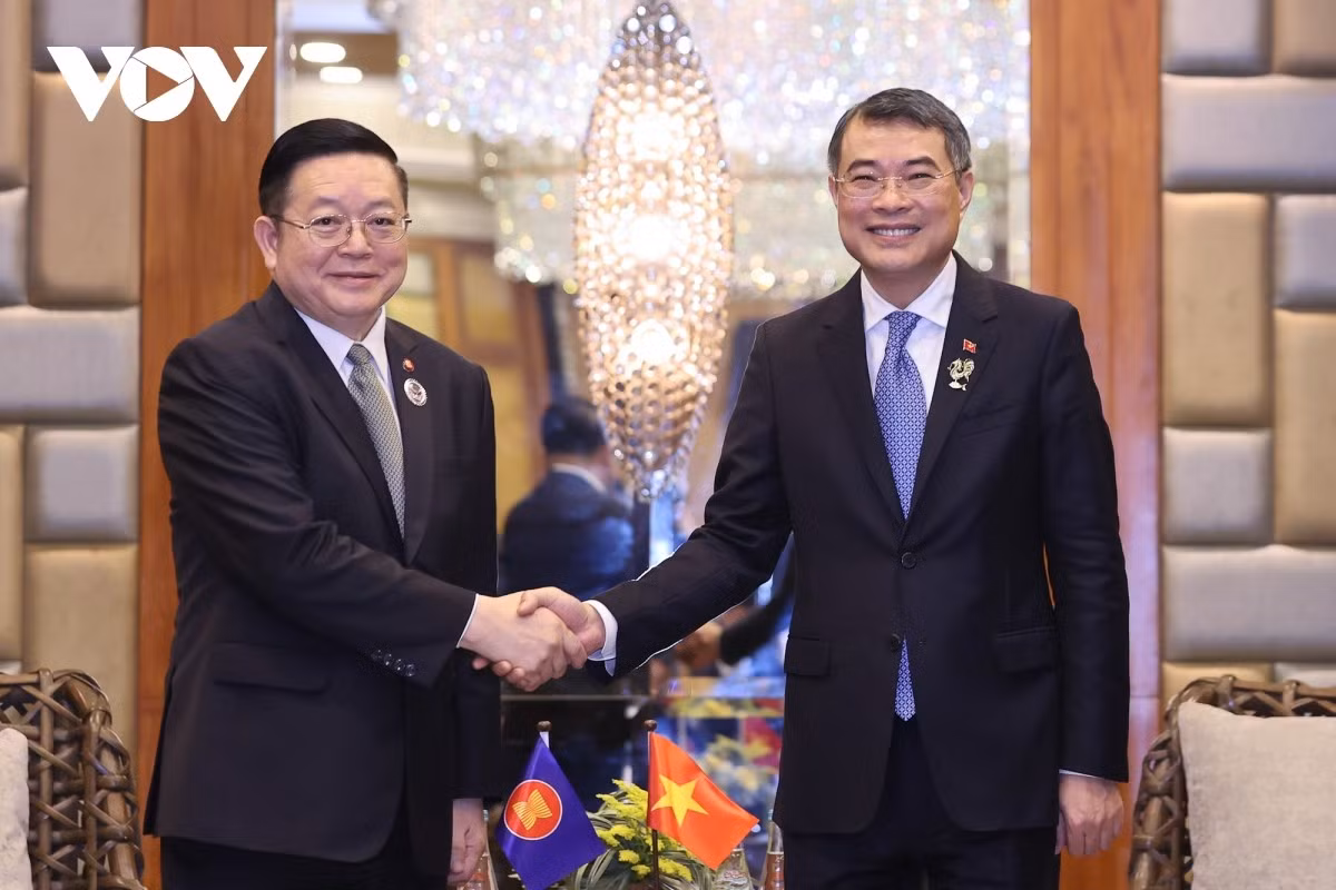 Tiếp Tổng Thư ký ASEAN Kao Kim Hourn vào ngày 8/5, Thủ tướng Lê Minh Hưng cho biết, Việt Nam đang bước sang kỷ nguyên phát triển mới, với mục tiêu duy trì tốc độ tăng trưởng cao, bền vững trên cơ sở huy động hiệu quả các nguồn lực xã hội, xây dựng môi trường thể chế minh bạch, thông thoáng, tăng cường chuyển đổi số....; khẳng định Việt Nam mong muốn tiếp tục hợp tác, phối hợp chặt chẽ với các nước thành viên, Ban thư ký ASEAN trong quá trình này.