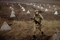 Kostiantynivka sẽ thành Bakhmut thứ hai, Ukraine vội vàng dựng phòng tuyến