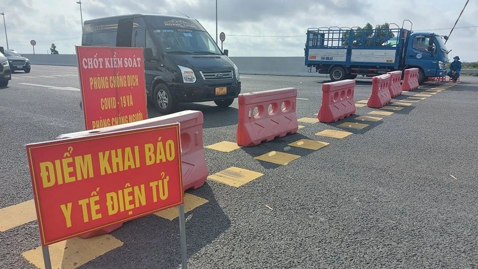 Quảng Ninh: Qua chốt kiểm soát COVID-19 cầu Bạch Đằng cần giấy tờ gì?