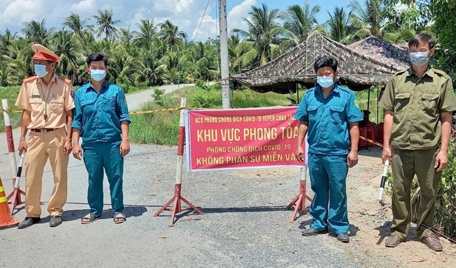 Lơ là phòng chống dịch COVID-19, bao nhiêu quan bay ghế