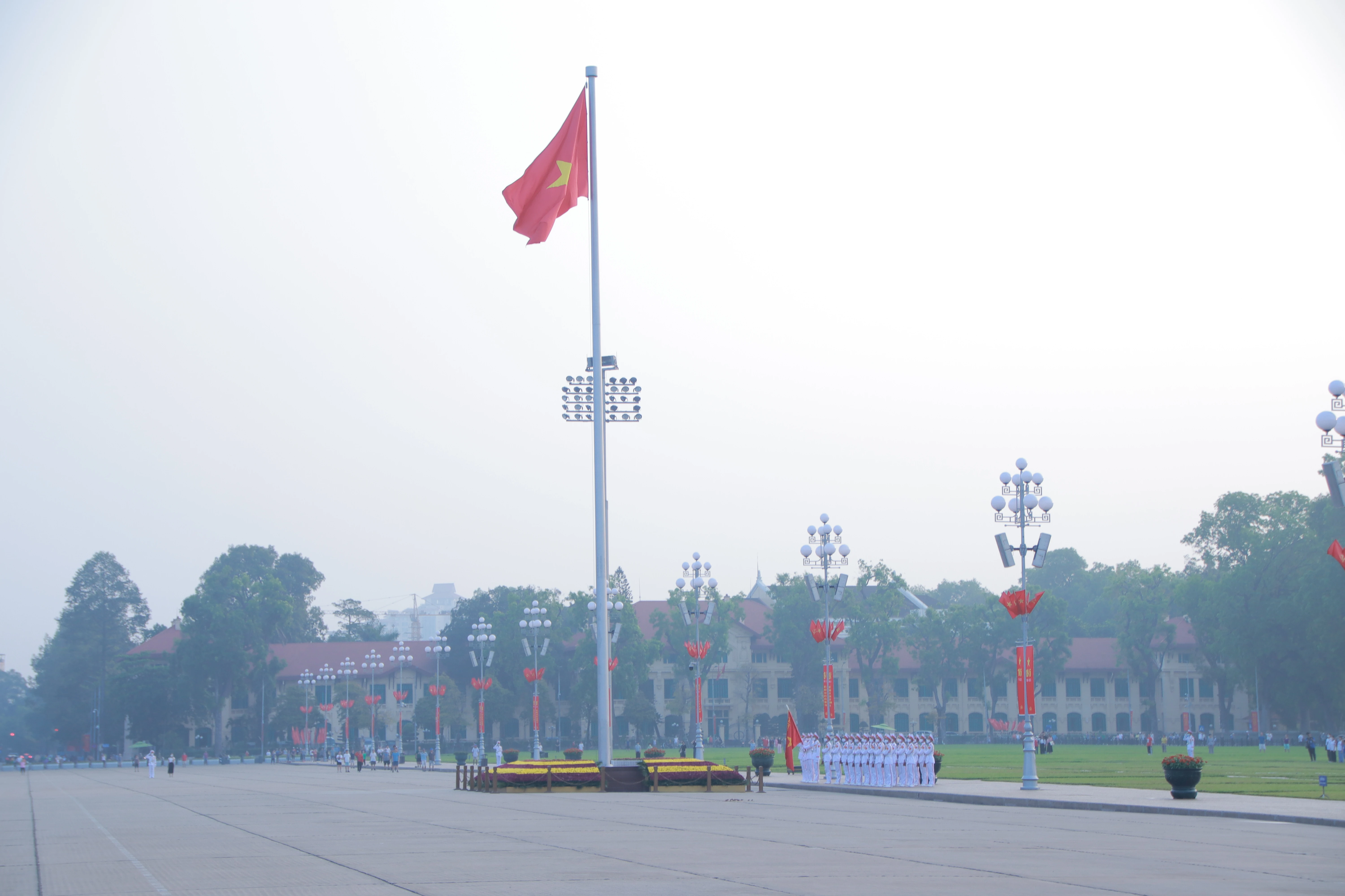 Xúc động lễ chào cờ ở Quảng trường Ba Đình kỷ niệm sinh nhật Bác Hồ