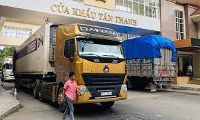 “Tẩu” hàng lậu bằng xe chở rác, conteiner: “Vải thưa che mắt thánh“