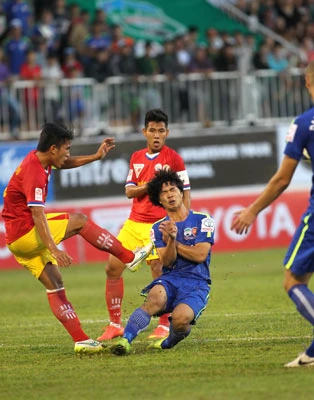 Những hình ảnh xấu xí đáng quên tại V.League 2015