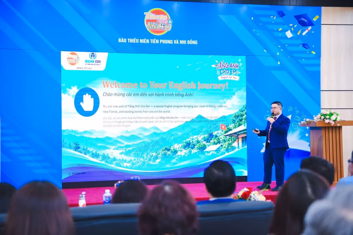 Thầy Mark Byncent Lynard Mejorada-Bayuga - Giám đốc Đào tạo của Ocean Edu giới thiệu về dự án "Tiếng Anh cho em".