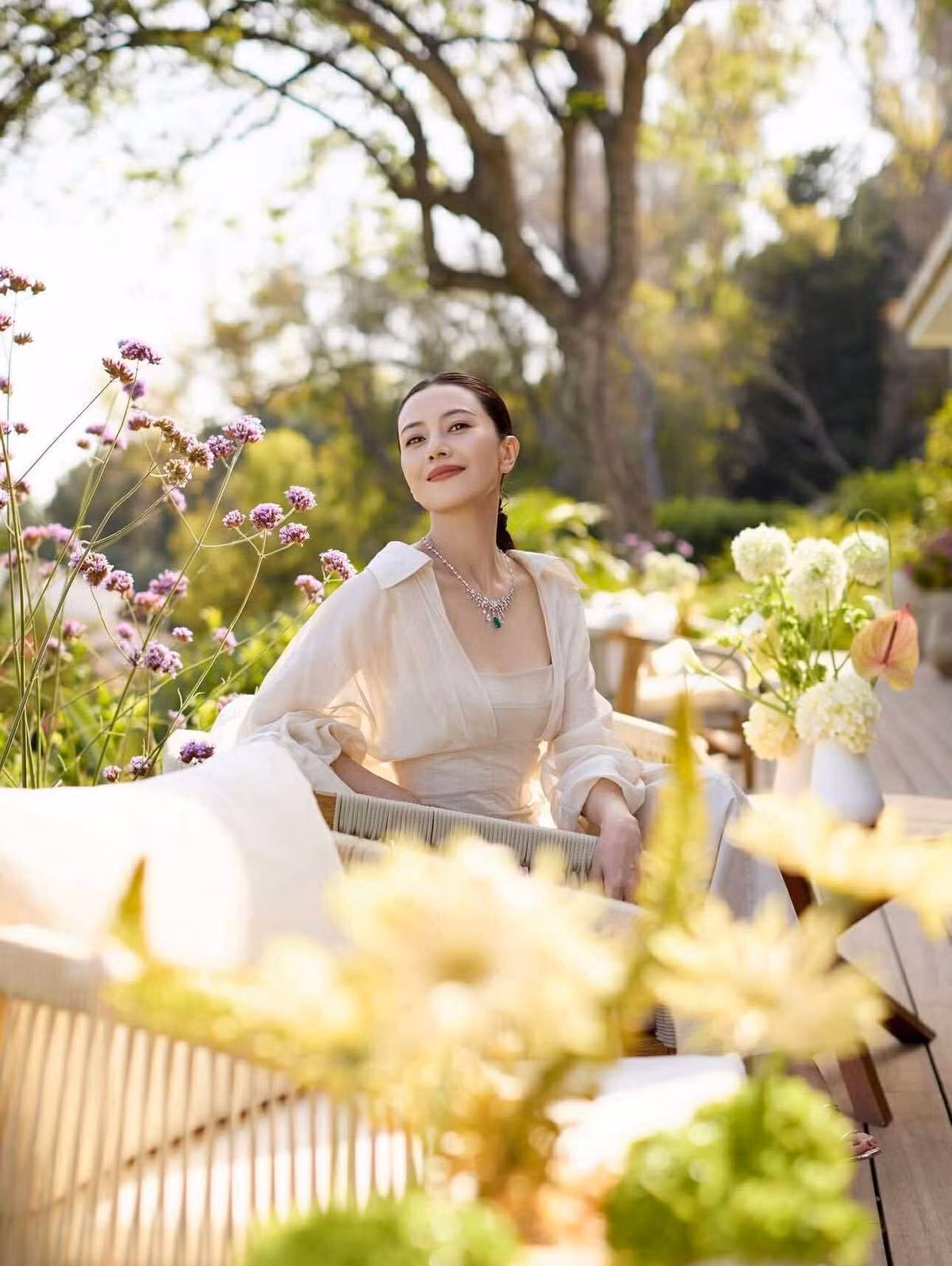 Hiện tại, cô thường vắng bóng trên màn ảnh và trở thành người vợ, người mẹ tốt. Bên cạnh đó, công việc kinh doanh của người đẹp xứ Trung cũng rất thành công.