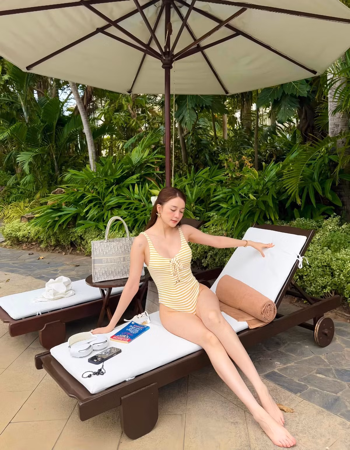 Nữ ca sĩ tự tin khoe hình thể mỗi khi diện bikini. Ảnh: FB Thiều Bảo Trang