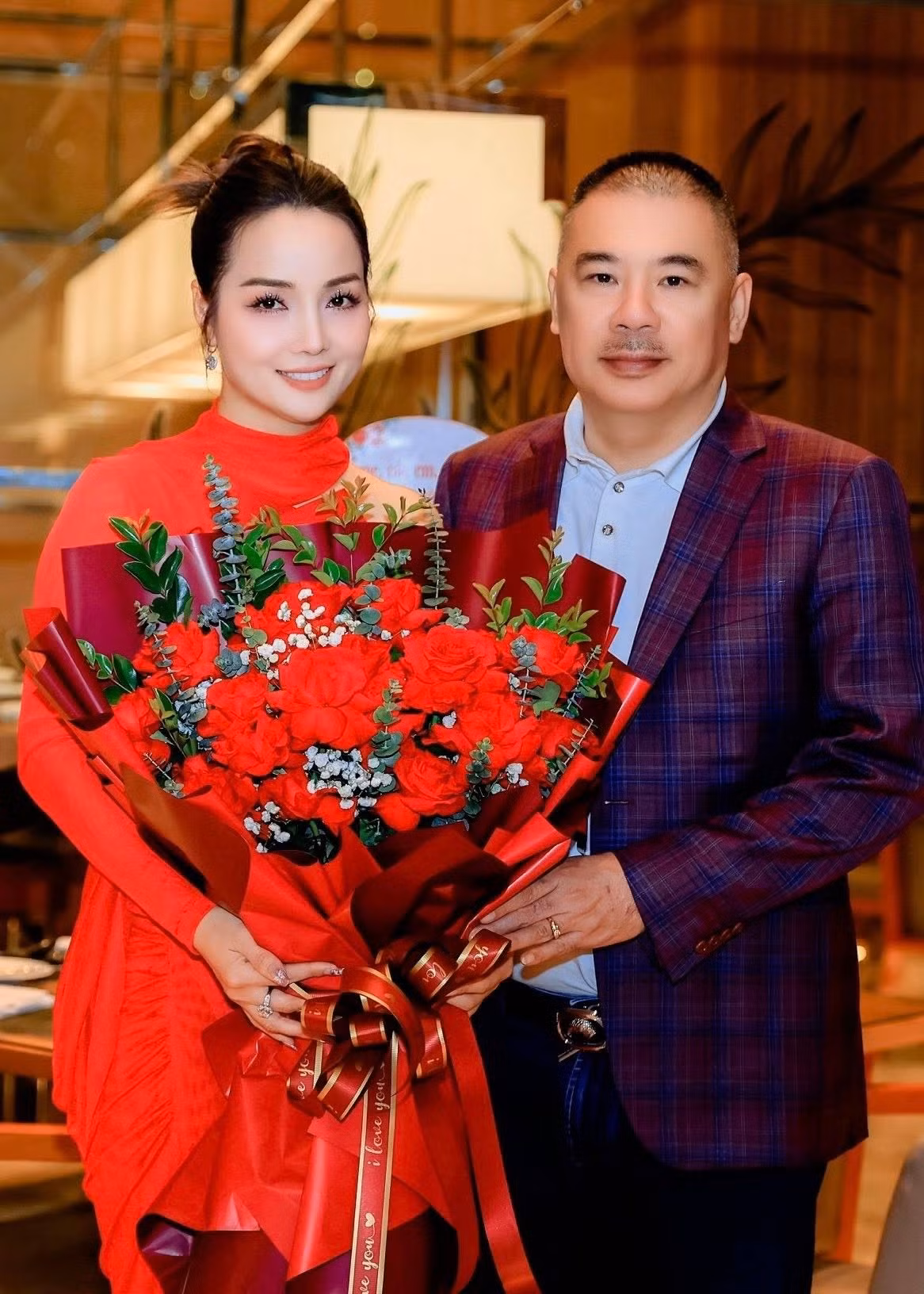 Vợ chồng diễn viên Mai Thu Huyền tổ chức tiệc kỷ niệm 23 năm cưới. Ảnh: FB Mai Thu Huyen