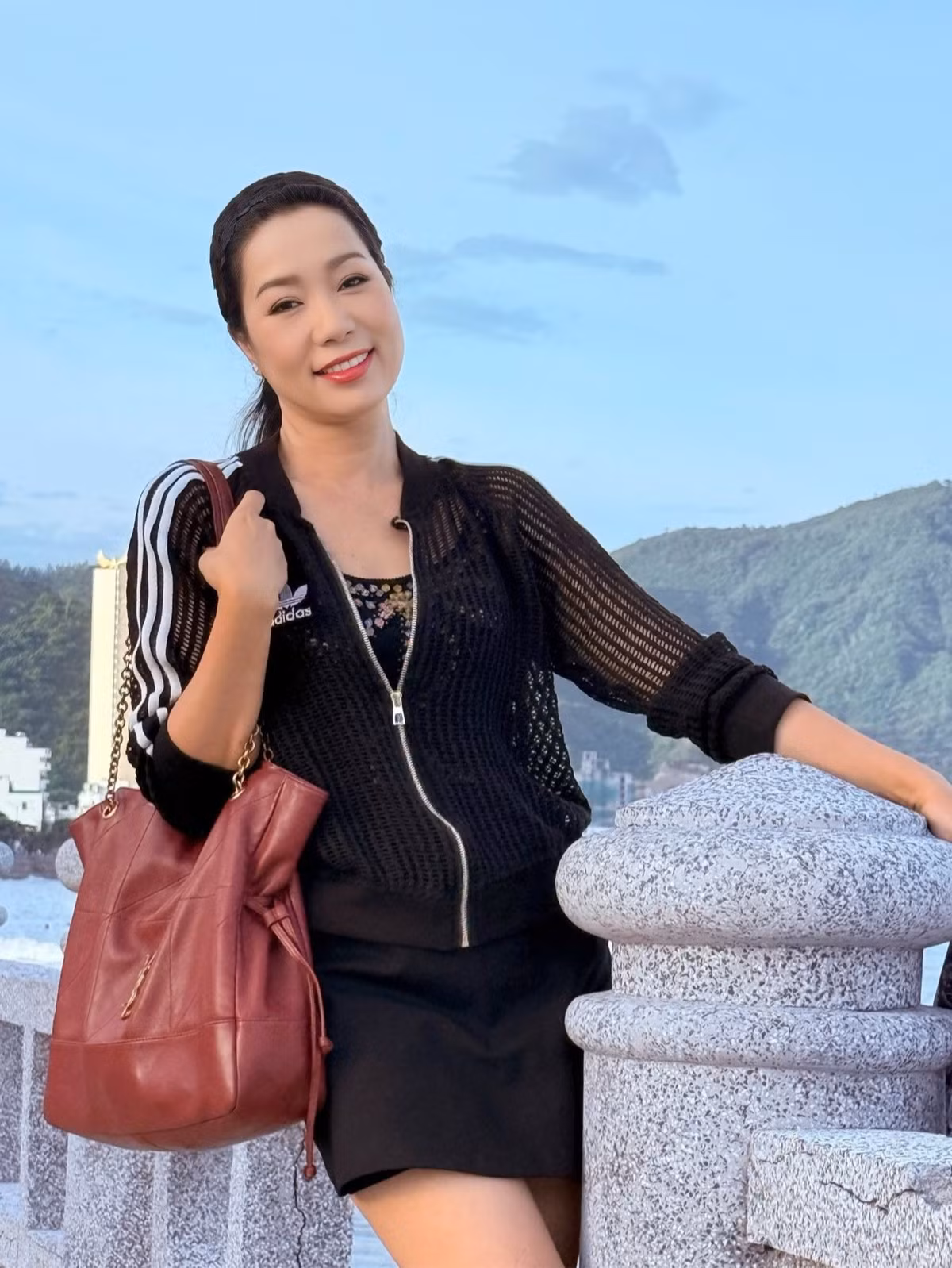 Theo Trịnh Kim Chi, khoảng thời gian tạm xa công việc để nghỉ dưỡng ngoài biển cùng chồng con mang đến cho cô niềm hạnh phúc và nguồn năng lượng dồi dào. Ảnh: FB Trịnh Kim Chi