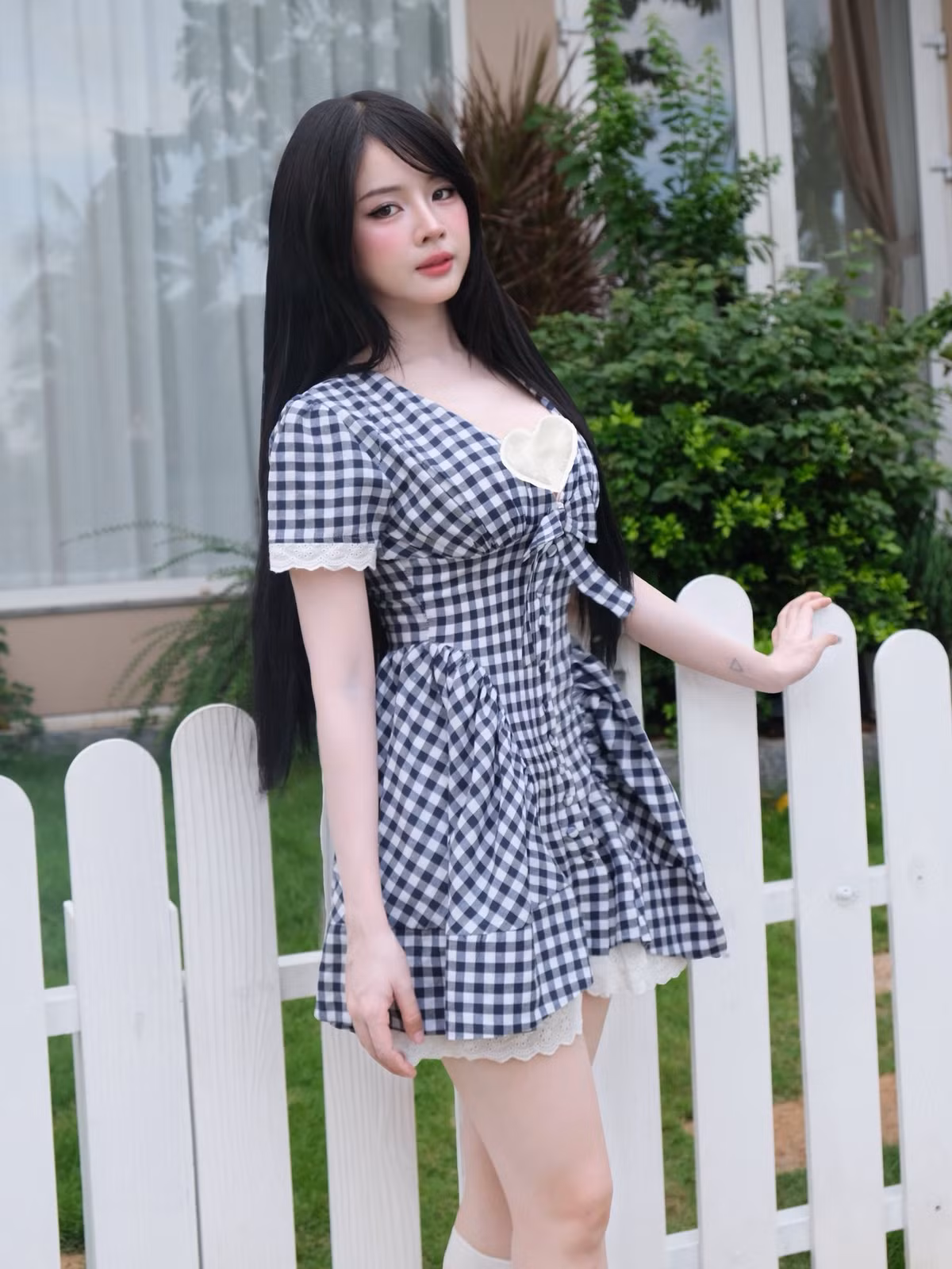 DJ Mie mặc váy với thiết kế trẻ trung như học sinh. Ảnh: FB DJ Mie