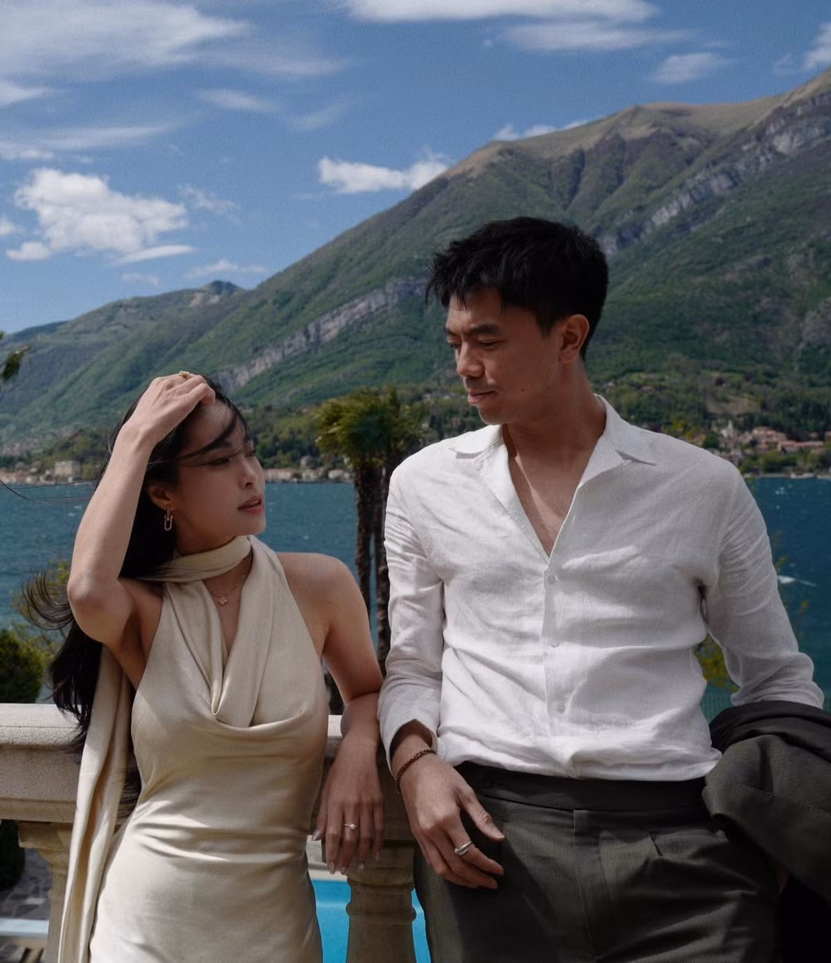 Hiện tại, cặp đôi đang tận hưởng cuộc sống hôn nhân hạnh phúc, sung túc bên 2 con.