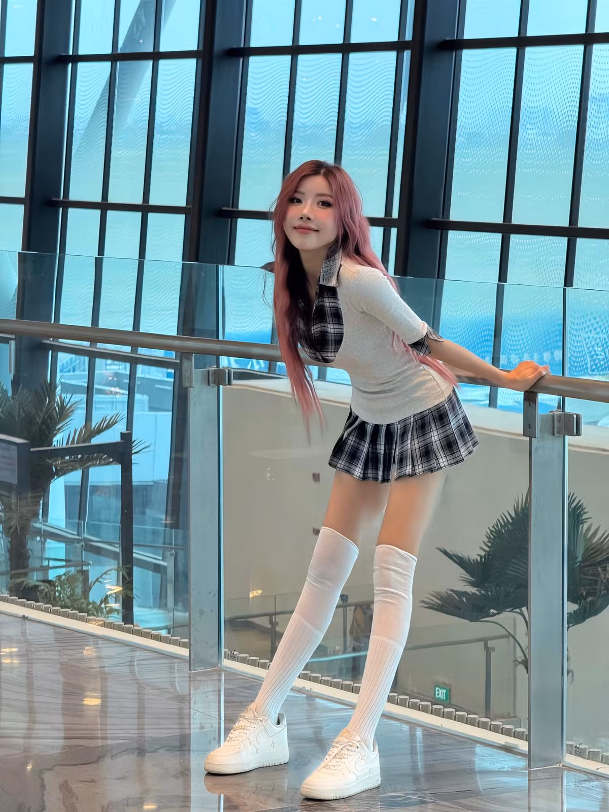 Với nhan sắc trẻ trung và phong cách thời trang linh hoạt, Trang Pháp đã trở thành một biểu tượng cho sự tự tin và nét quyến rũ riêng biệt, truyền cảm hứng cho nhiều người. Ảnh: FB Trang Phap