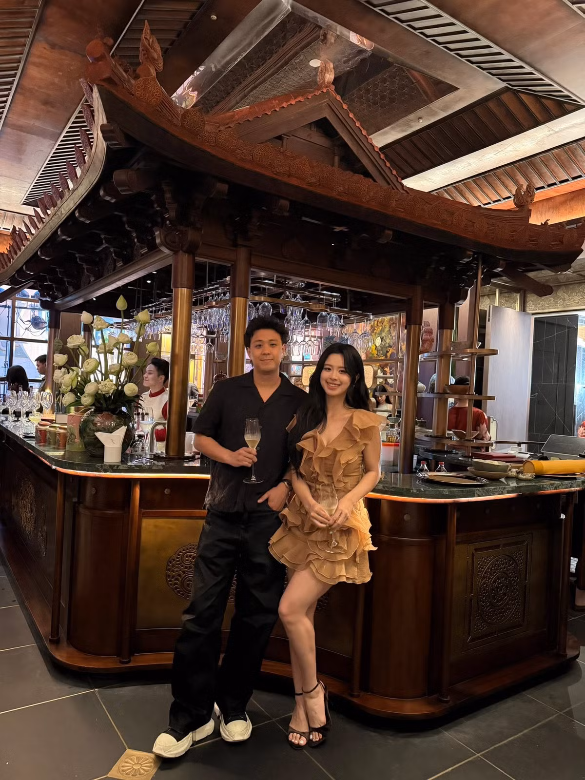 Không chỉ có vóc dáng nổi bật, Hàn Hằng còn được chú ý bởi gu thời trang. Cô thường lựa chọn những trang phục tôn dáng, bắt trend và phù hợp với hình ảnh một bà mẹ trẻ hiện đại. Ảnh: FB Hàn Hằng