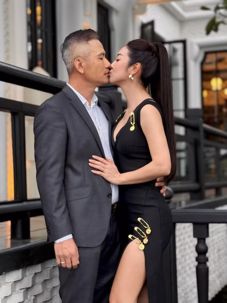 Để giữ lửa hôn nhân, Jennifer Phạm và chồng thường xuyên dành thời gian hẹn hò riêng để "hâm nóng" tình cảm.