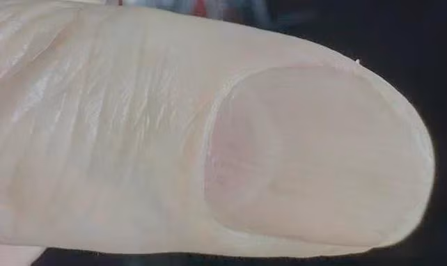 redfingernailjpg.jpg