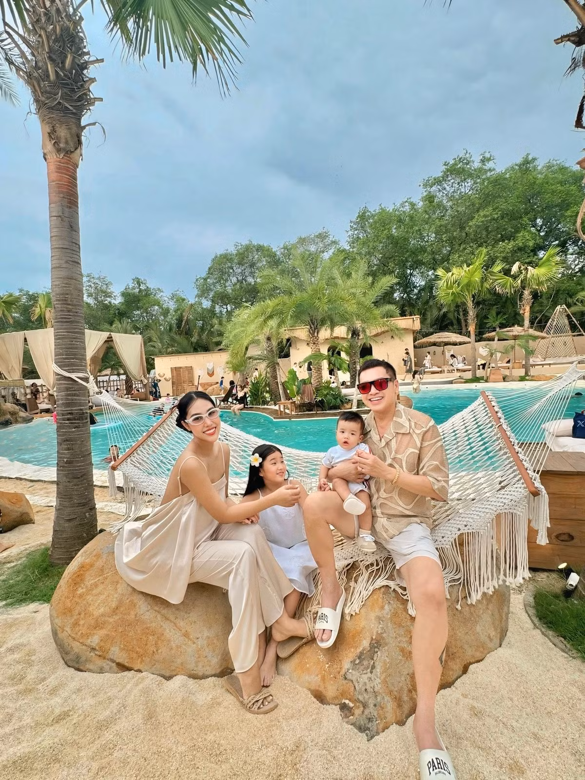 Hiện tại, Quang Minh cởi mở hơn trong việc chia sẻ hạnh phúc của mình.