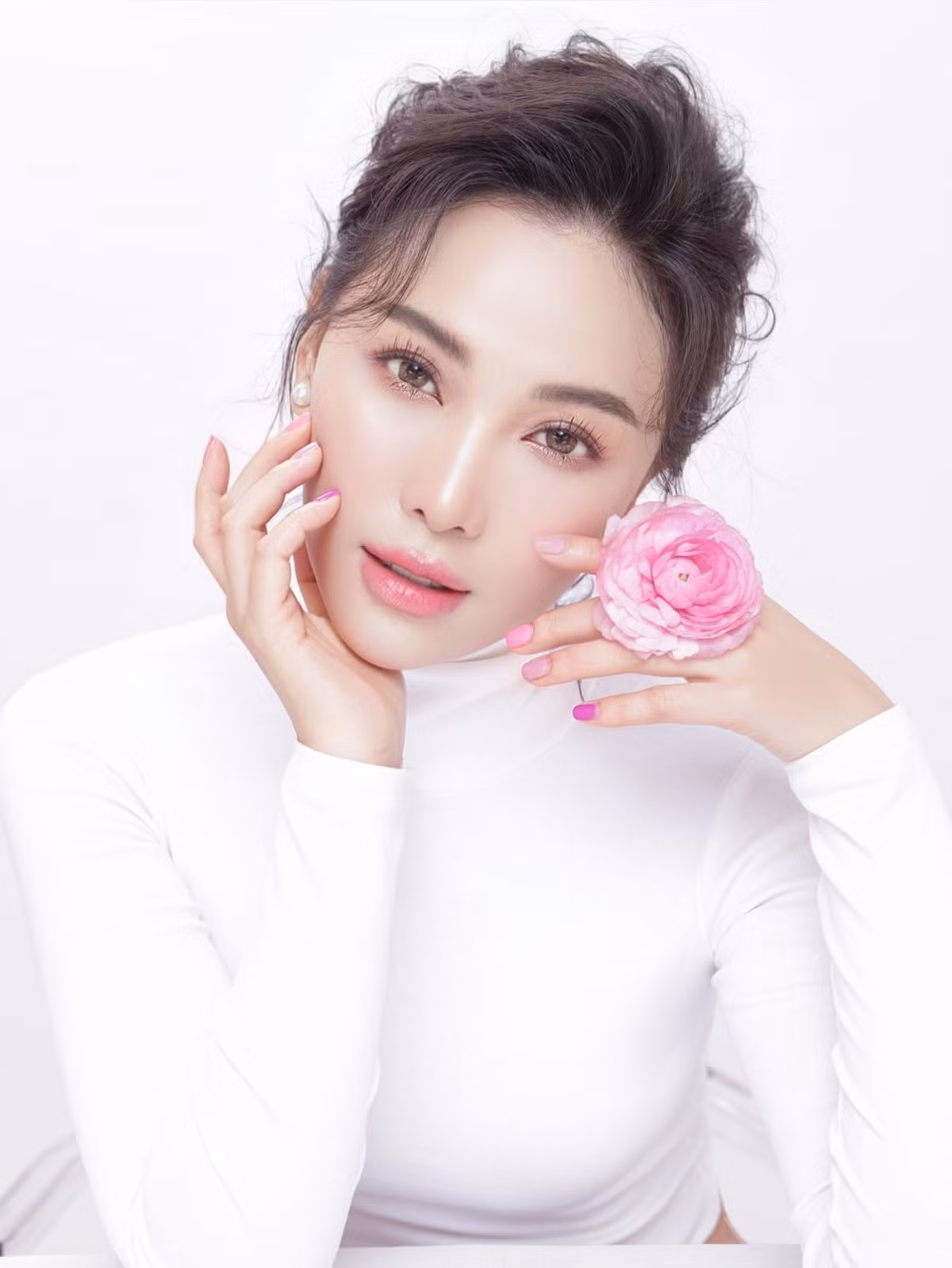 Mẹ 1 con Quỳnh Thư zoom cận dung nhan xịn xò. Ảnh: FB Nguyễn Bảo Quỳnh Thư