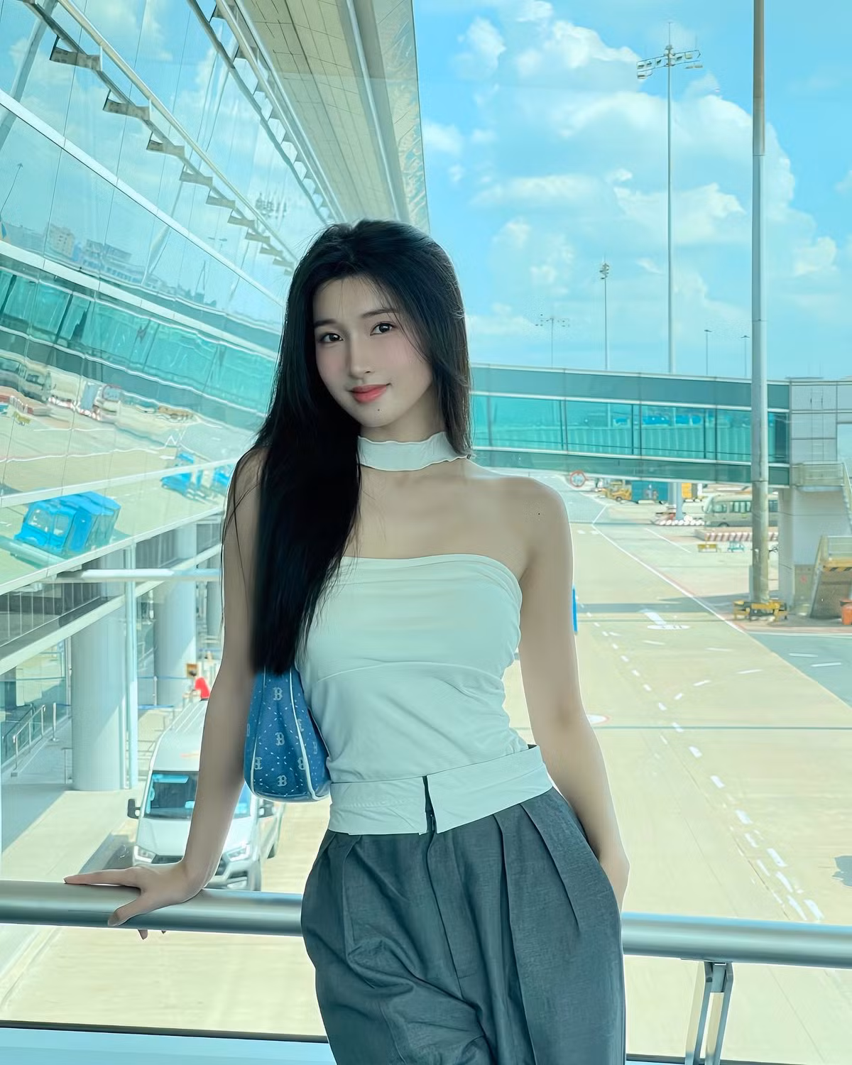 Các trang mạng xã hội cá nhân của cô cũng được khóa để bảo vệ đời sống riêng tư.