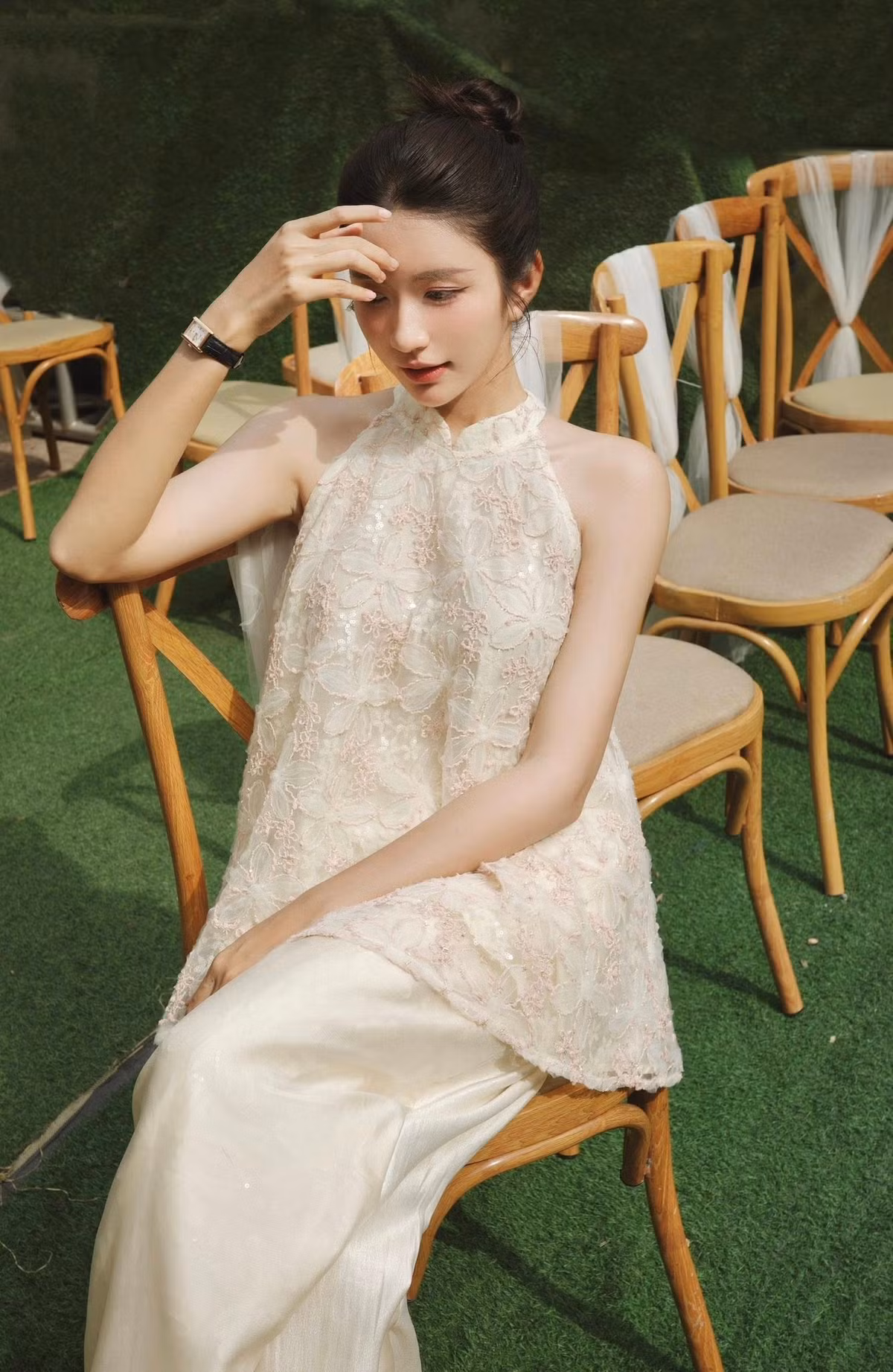 Ngọc Huyền xinh đẹp, dịu dàng khi diện áo yếm. Ảnh: FB Nguyễn Ngọc Huyền