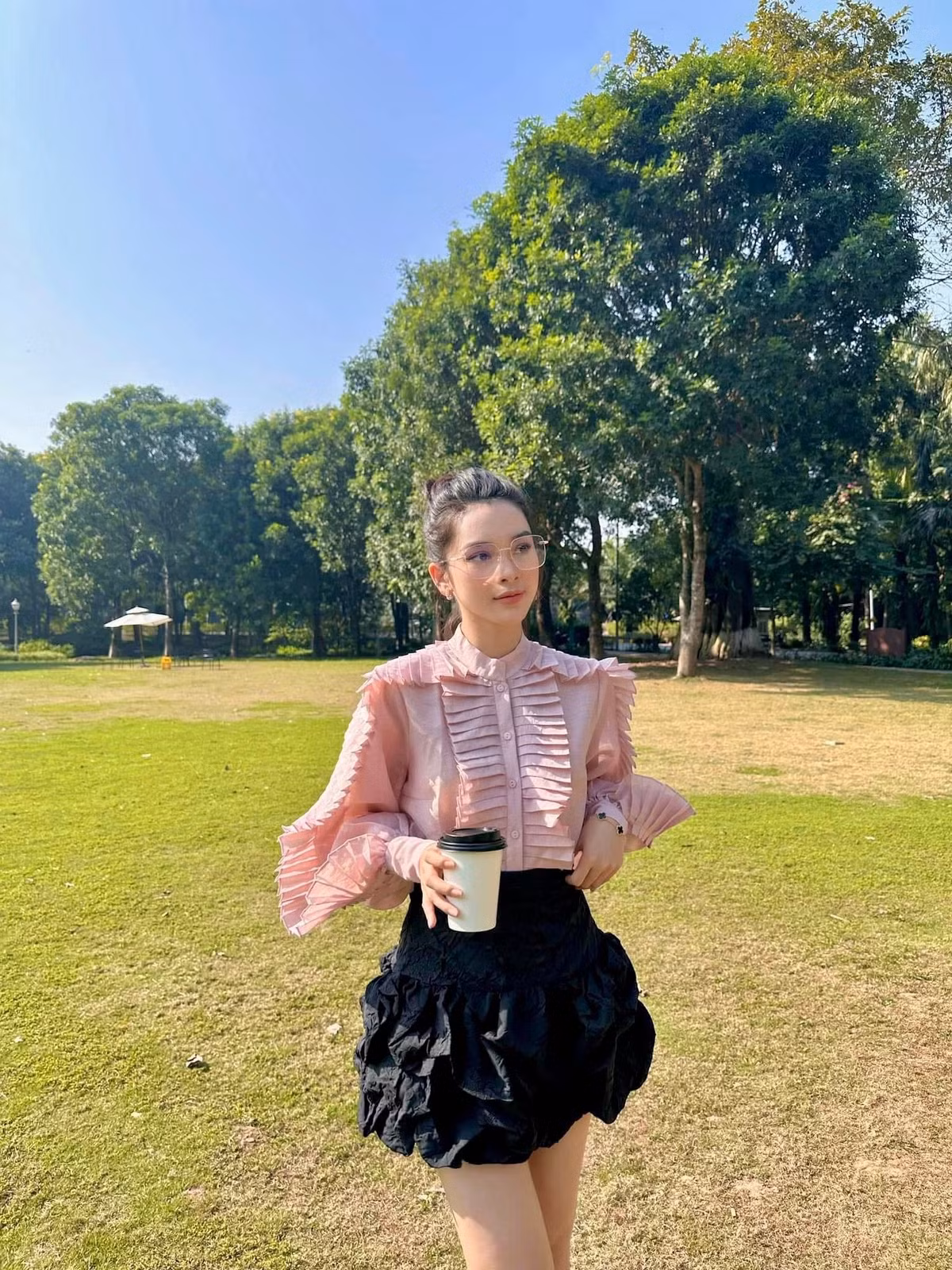 Diễn viên Quỳnh Lương chia sẻ lại khoảnh khắc xinh đẹp từ 3 năm trước. Ảnh: FB Quỳnh Lương