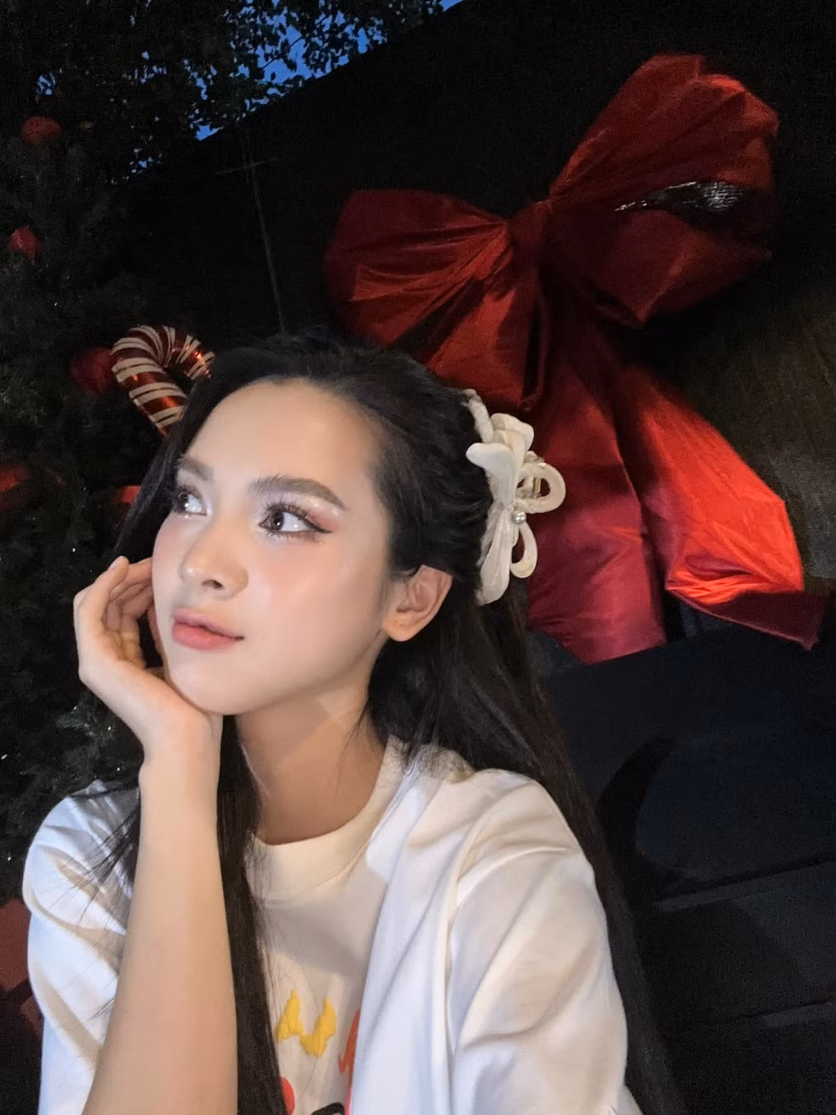 Cô được ông xã và người thân quan tâm, chăm sóc một cách chu đáo. Ảnh: FB Lương Quỳnh