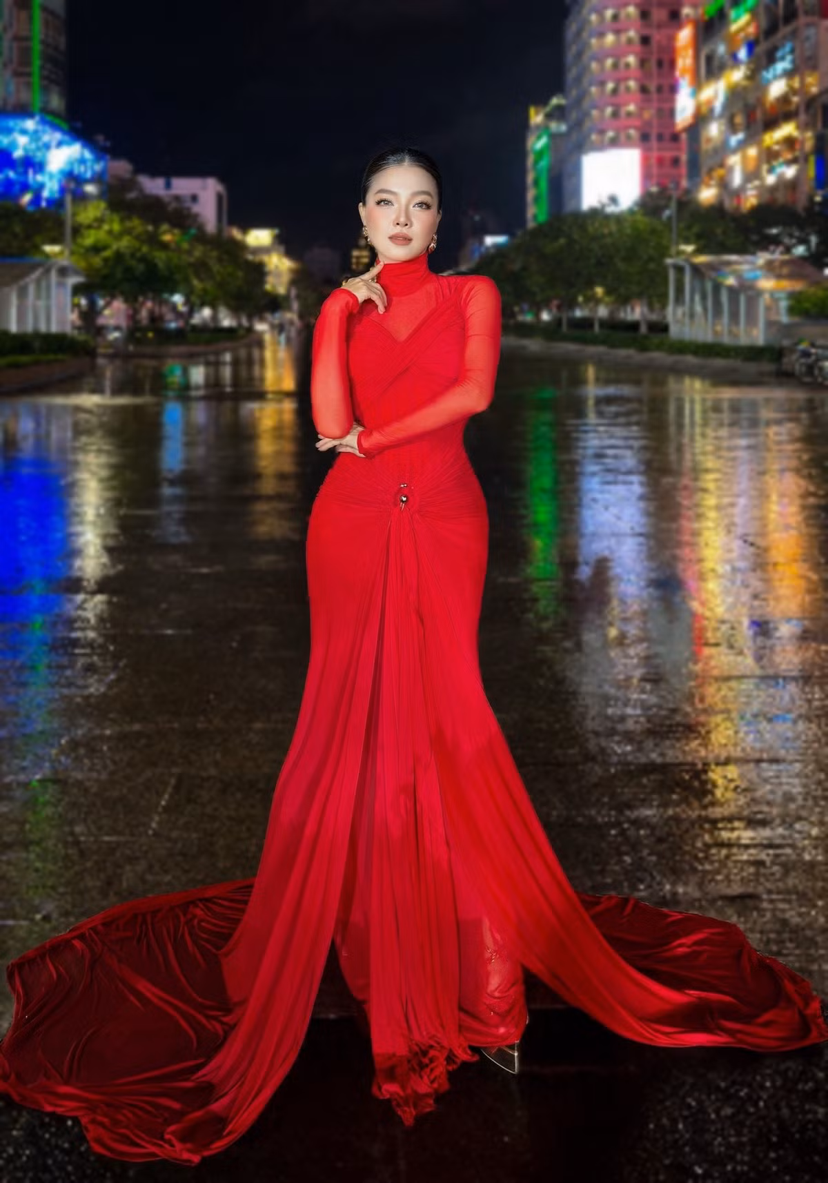 Ca sĩ Thanh Ngọc xuất hiện nổi bật với váy đỏ. Ảnh: FB Thanh Ngoc Le