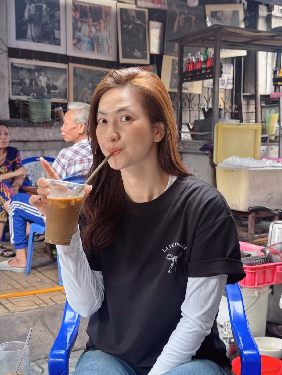 Nhiều khán giả thừa nhận, chính vẻ đẹp mộc mạc ấy còn “ăn tiền” hơn cả khi nữ diễn viên xuất hiện lộng lẫy trên thảm đỏ.