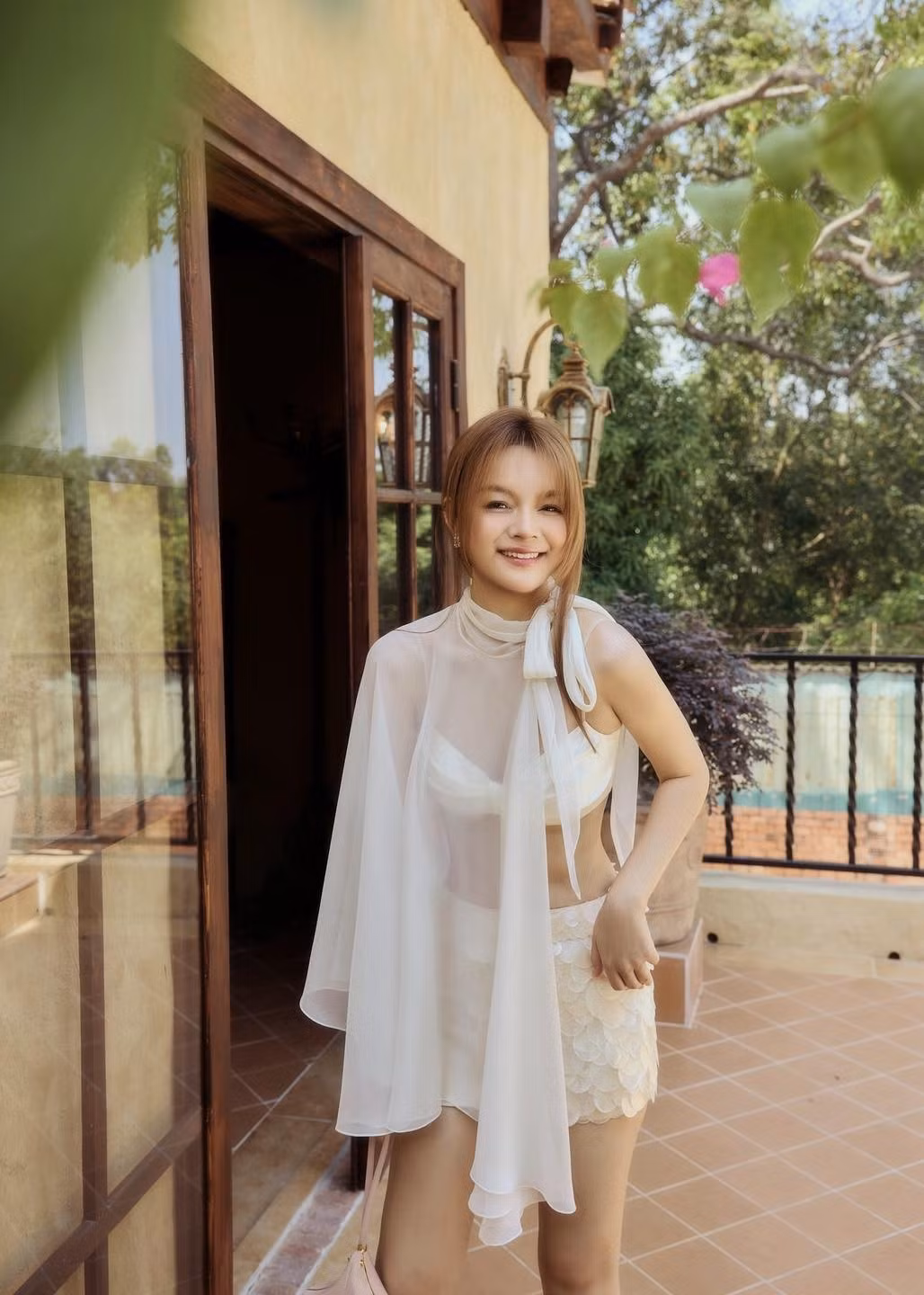Phạm Quỳnh Anh một lần nữa khẳng định nhan sắc 'gái ba con' vẫn có thể đẹp mặn mà và gợi cảm theo cách riêng.