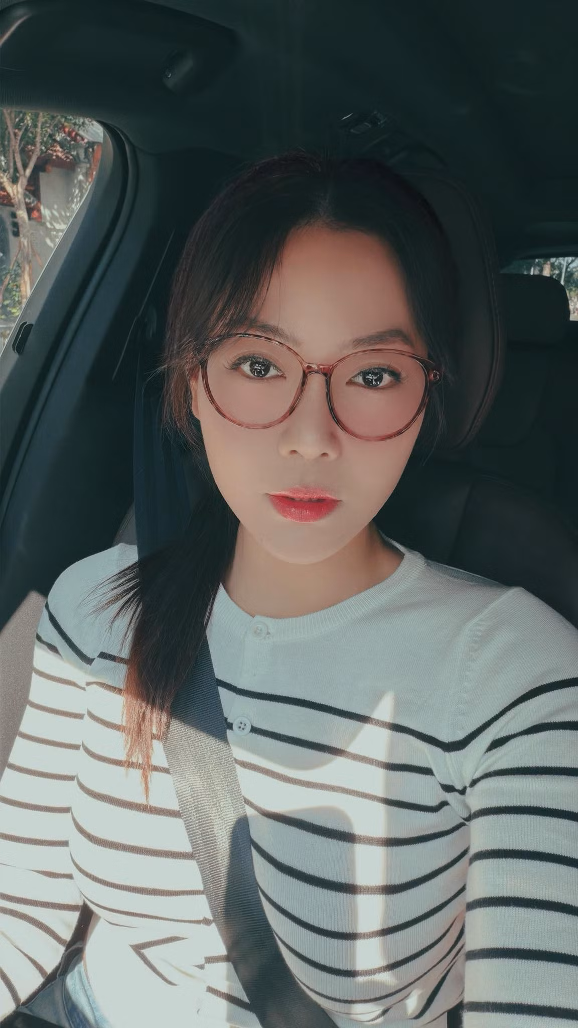 Cô chia sẻ bản thân hiện vẫn độc thân, ưu tiên sự nghiệp và gia đình.