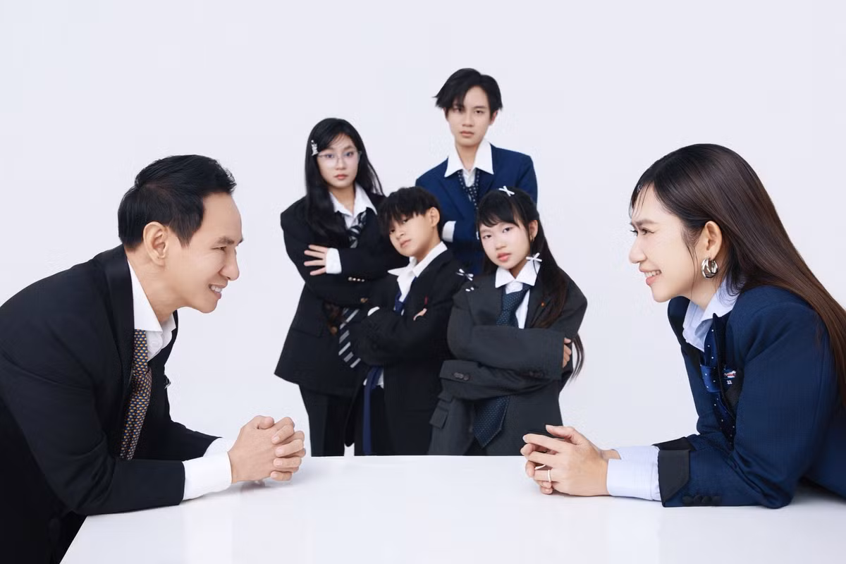 Ngay sau khi đăng tải, bộ ảnh nhanh chóng nhận được nhiều lượt yêu thích và bình luận chúc phúc từ đồng nghiệp lẫn khán giả.