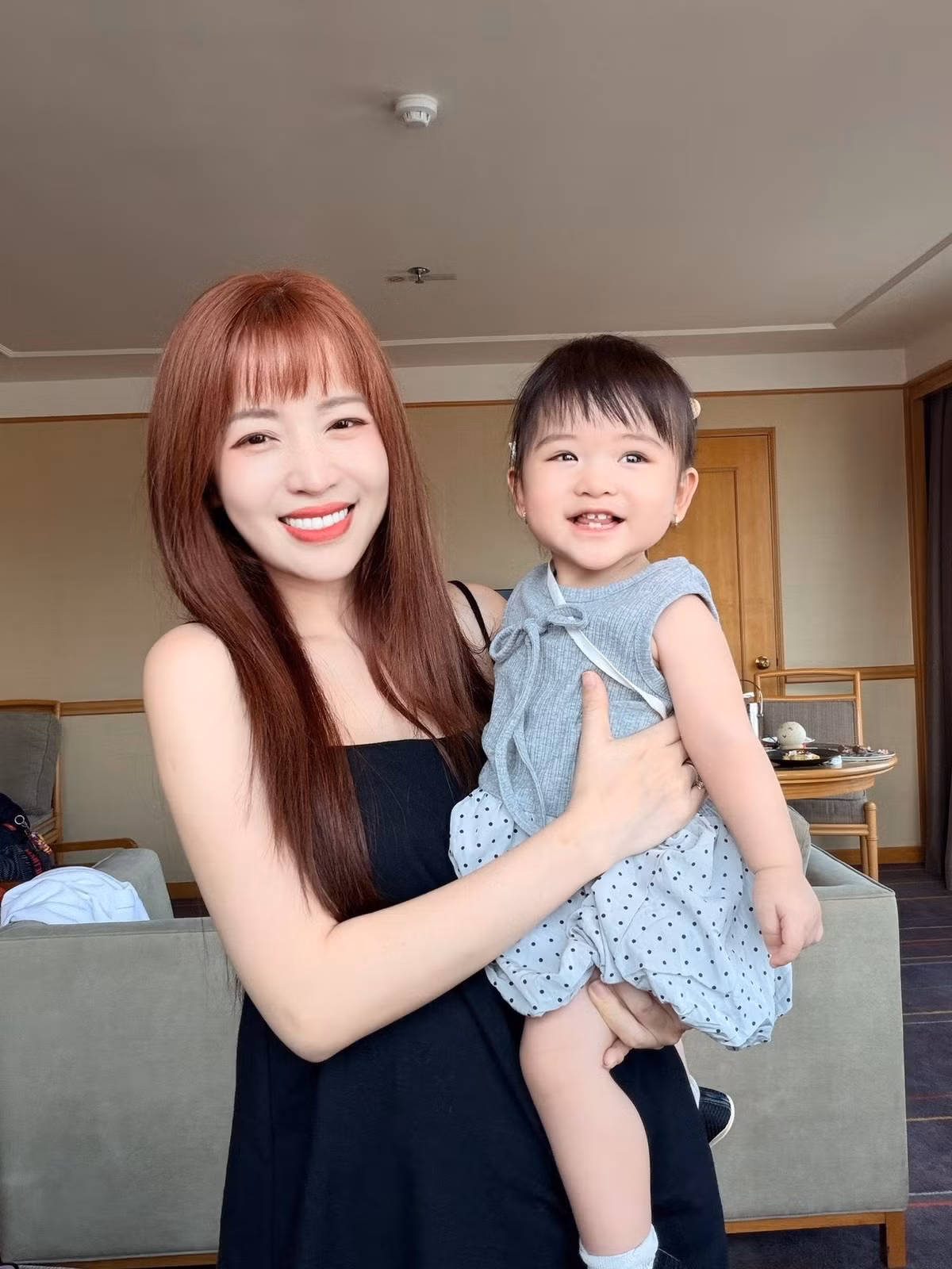 Một trong những điều khiến người hâm mộ ngỡ ngàng chính là diện mạo của Puka sau sinh. Chỉ một thời gian ngắn sau khi vượt cạn, nữ diễn viên đã nhanh chóng lấy lại vóc dáng thon gọn, mặn mà như thời con gái.