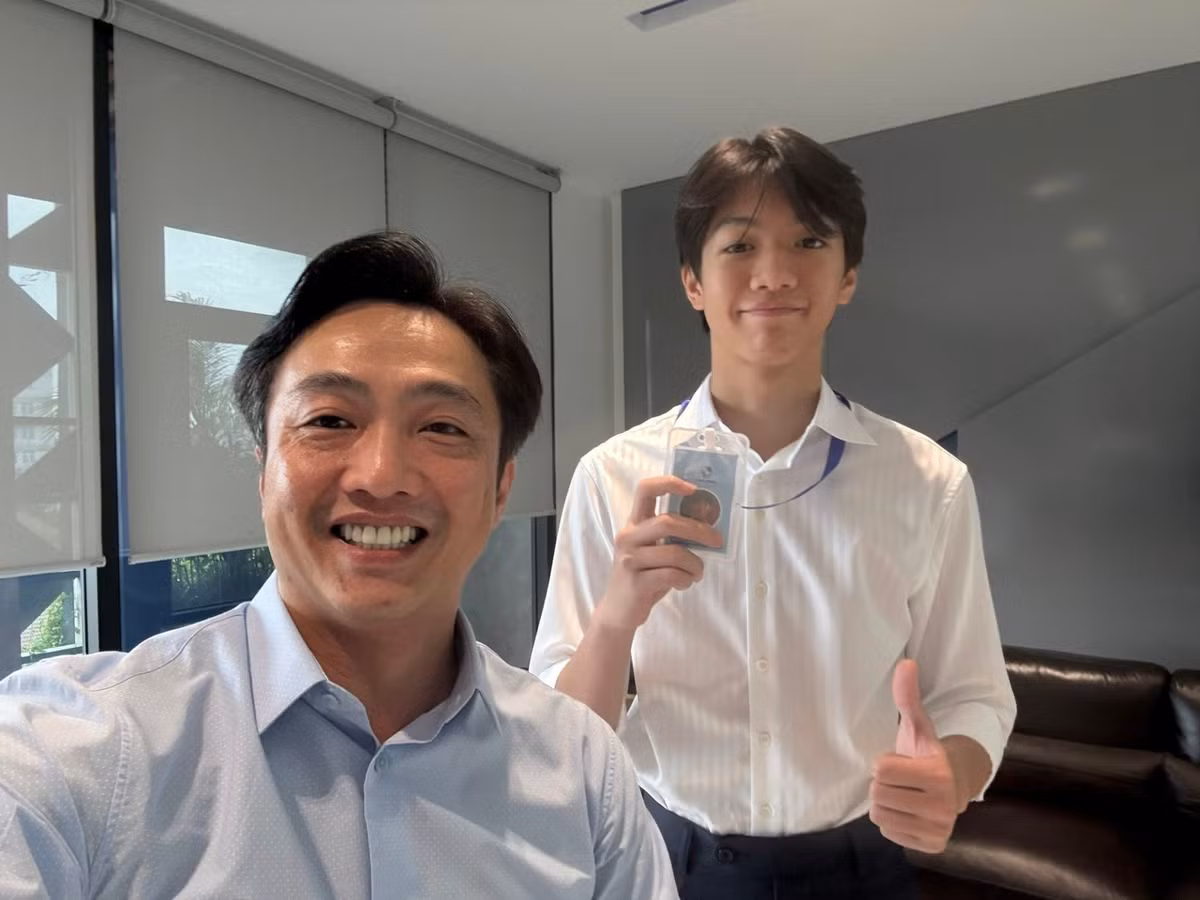 Không chỉ thừa hưởng những đường nét nam tính từ bố, Subeo còn được khen sở hữu đôi chân dài và vóc dáng cân đối từ mẹ.