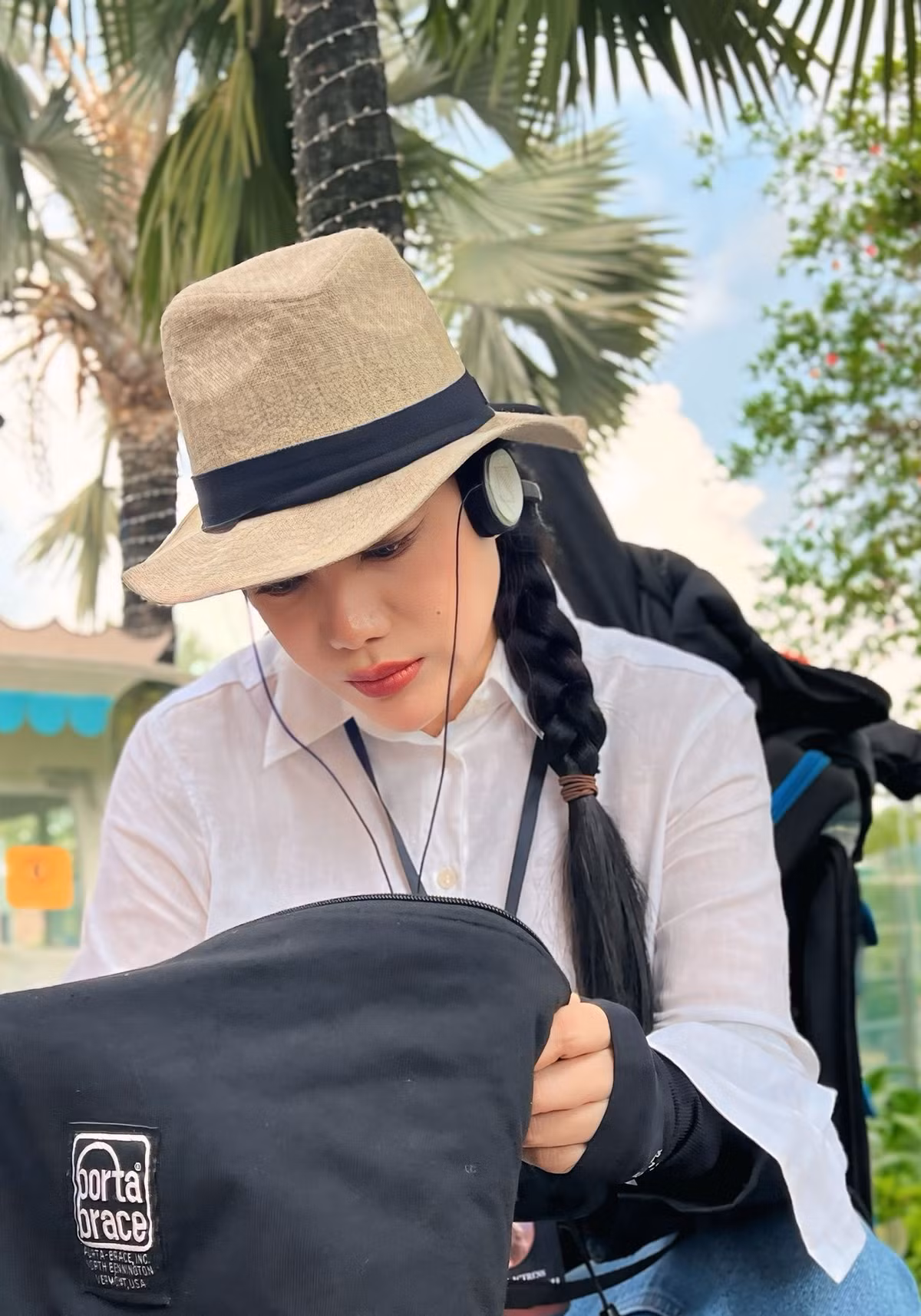 Trương Ngọc Ánh đăng ảnh khi đang tập trung vào công việc. Ảnh: FB Trương Ngọc Ánh