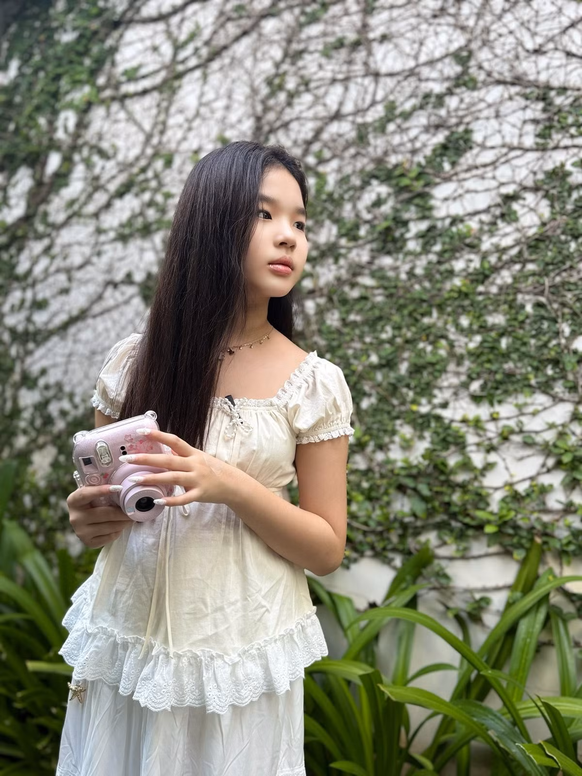 Đôi mắt sáng, gương mặt khả ái cùng biểu cảm linh hoạt giúp cô bé nổi bật với loạt ảnh mang vẻ đẹp tự nhiên, trong sáng. Ảnh: FB Nguyen Xuan Lan