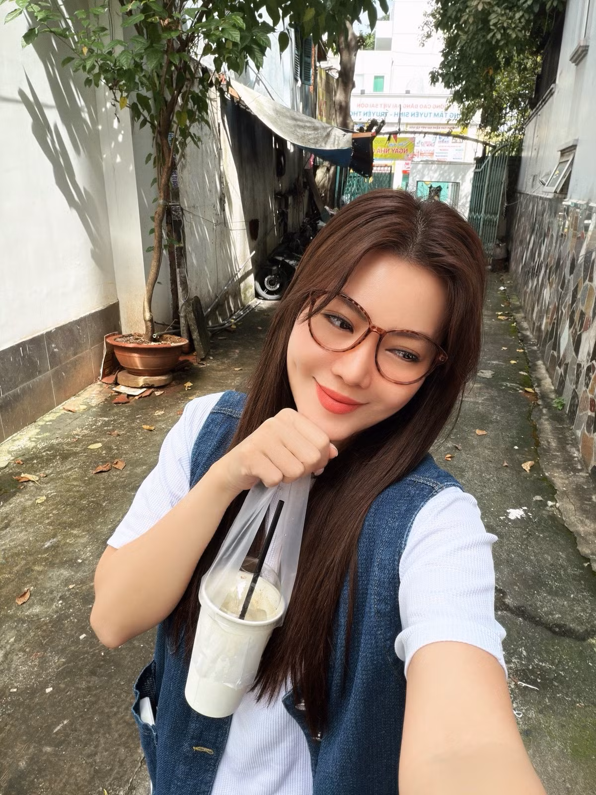 Ít ai biết rằng đằng sau sự nghiệp đang ở thời kỳ nở rộ ấy của Thanh Hương là câu chuyện về một lần hôn nhân đổ vỡ.