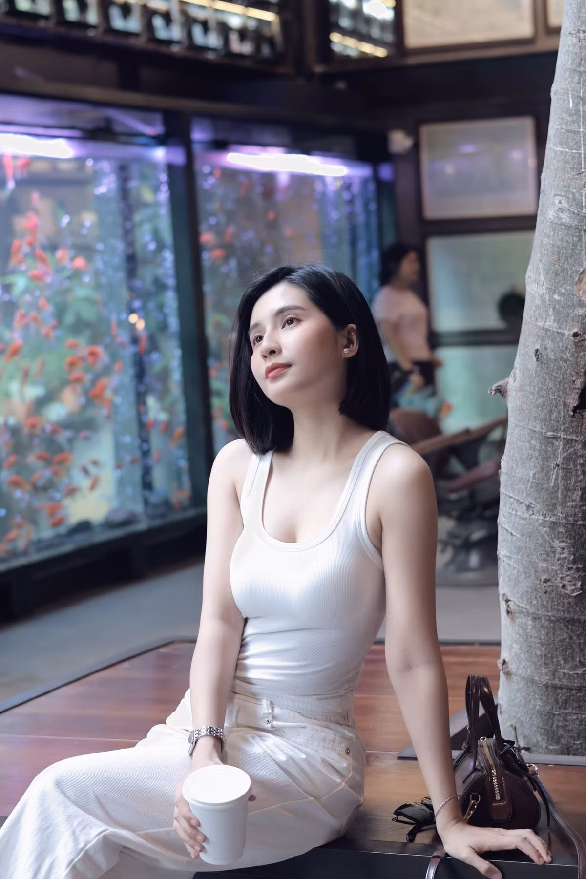 Trái ngược hình ảnh quyến rũ trước ống kính, khi ngoài đời Thiên An thường lựa chọn những trang phục nhẹ nhàng, kín đáo và thanh lịch. Ảnh: FB Thiên An