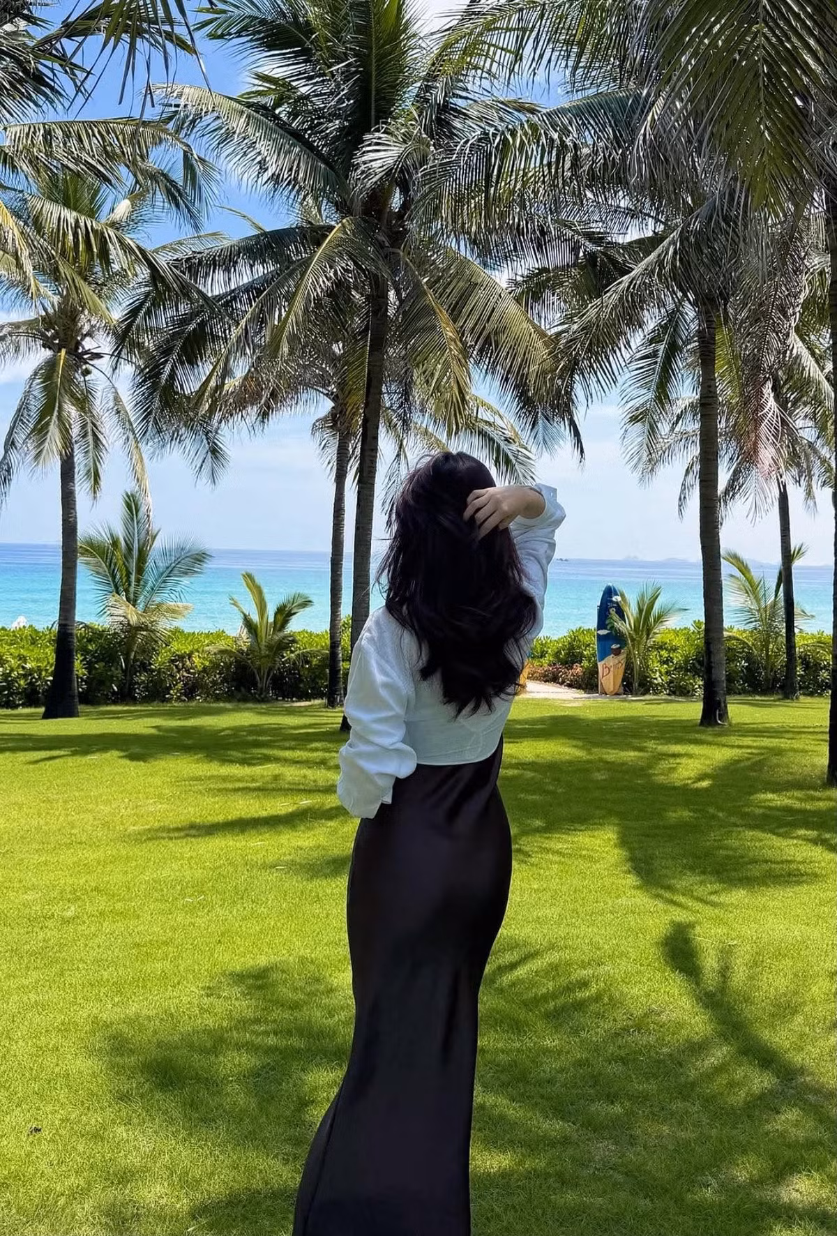Làn da mịn màng cùng đường nét gương mặt hài hòa tiếp tục là điểm nổi bật của nàng hậu. Vẻ đẹp không quá sắc sảo nhưng thanh thoát, nữ tính giúp Đặng Thu Thảo duy trì hình ảnh “thần tiên tỷ tỷ” trong lòng nhiều khán giả. Ảnh: IG dangthuthao91