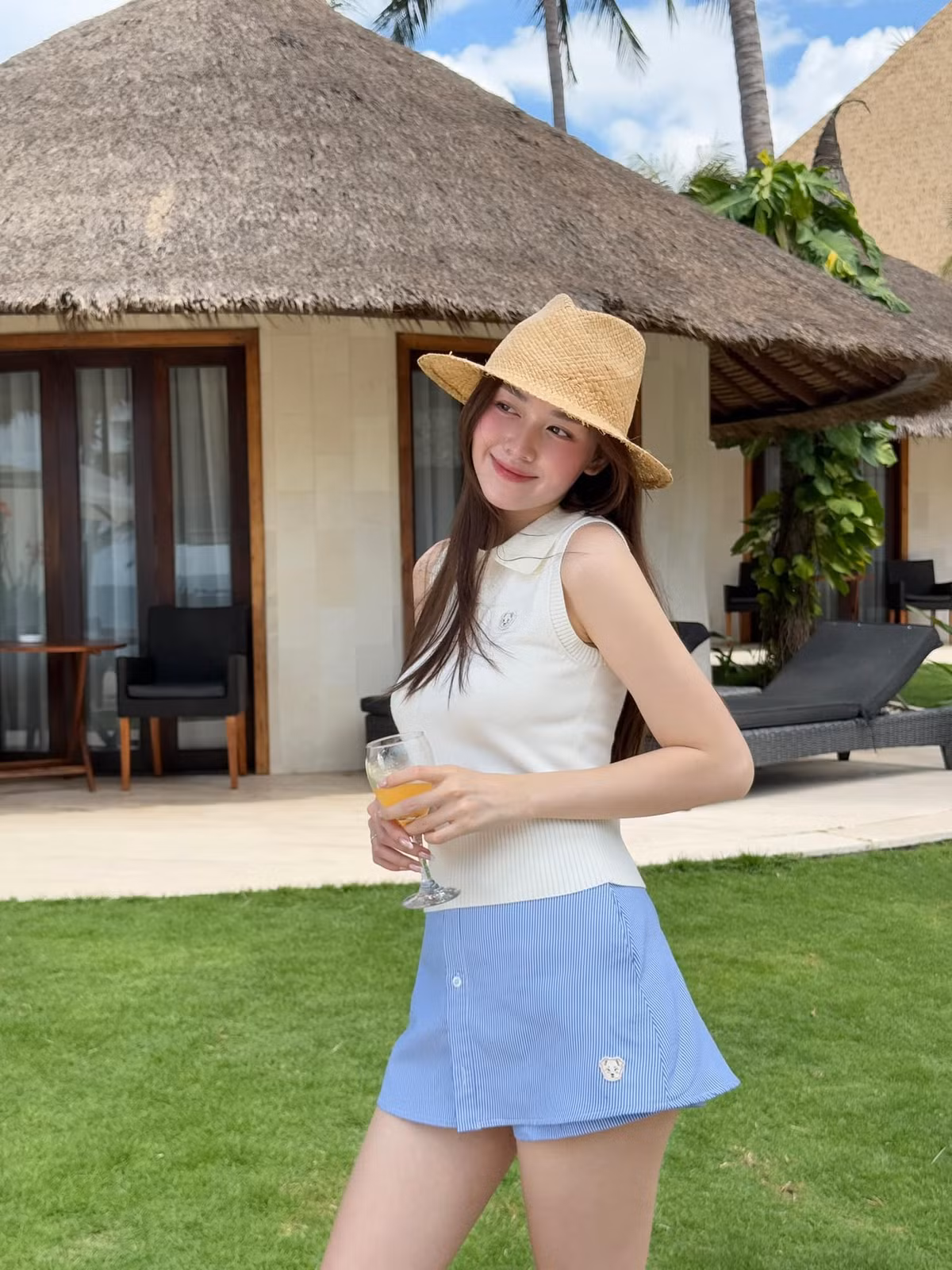 Điểm cộng lớn nữa của Tường San chính là làn da trắng hồng không tì vết, gần như phát sáng dưới ánh nắng. Ảnh: FB Nguyễn Tường San