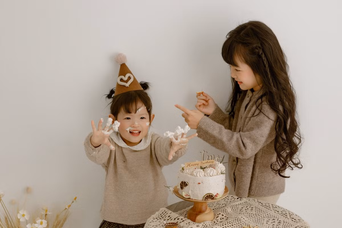 Trương Mỹ Nhân khoe khoảnh khắc đáng yêu của hai con gái. Ảnh: FB Trương Mỹ Nhân