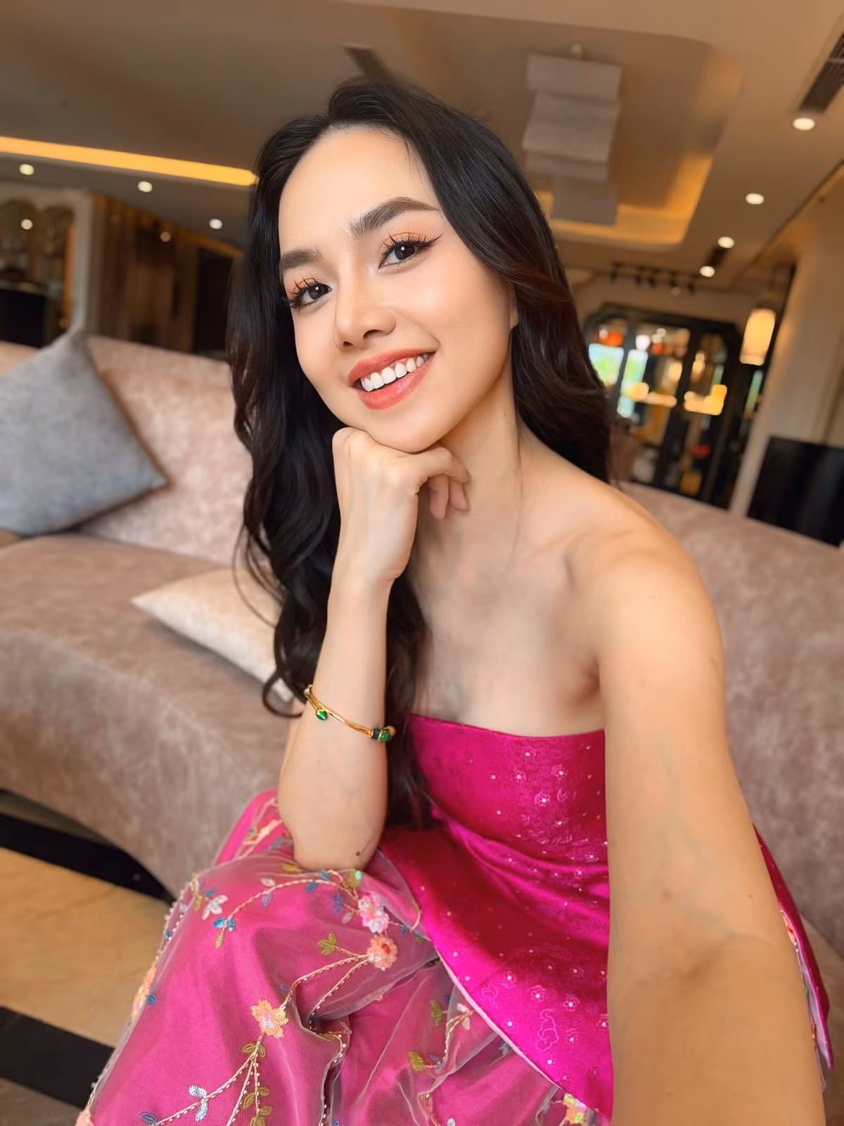 Dù đã bước sang tuổi 41, Đinh Ngọc Diệp vẫn giữ được nét xuân thì hiếm có. Ảnh: FB Dinh Ngoc Diep