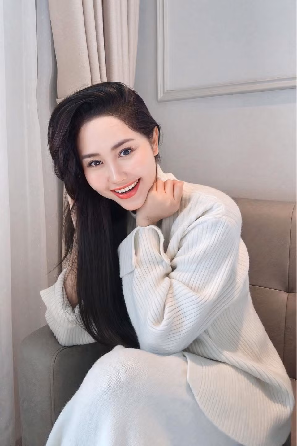 Song song với việc lấy lại được vẻ ngoài hoàn hảo, phong cách thời trang của Tường Vi cũng có sự "lột xác" ngoạn mục.
