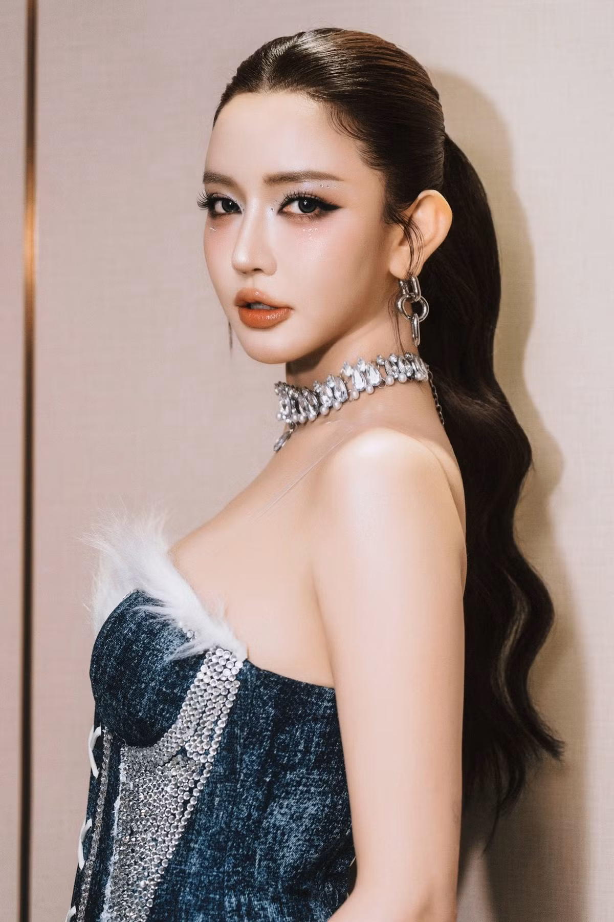 Đáng chú ý, dù đã bước vào ngưỡng U40, Bích Phương vẫn giữ được vẻ trẻ trung và sức hút riêng.