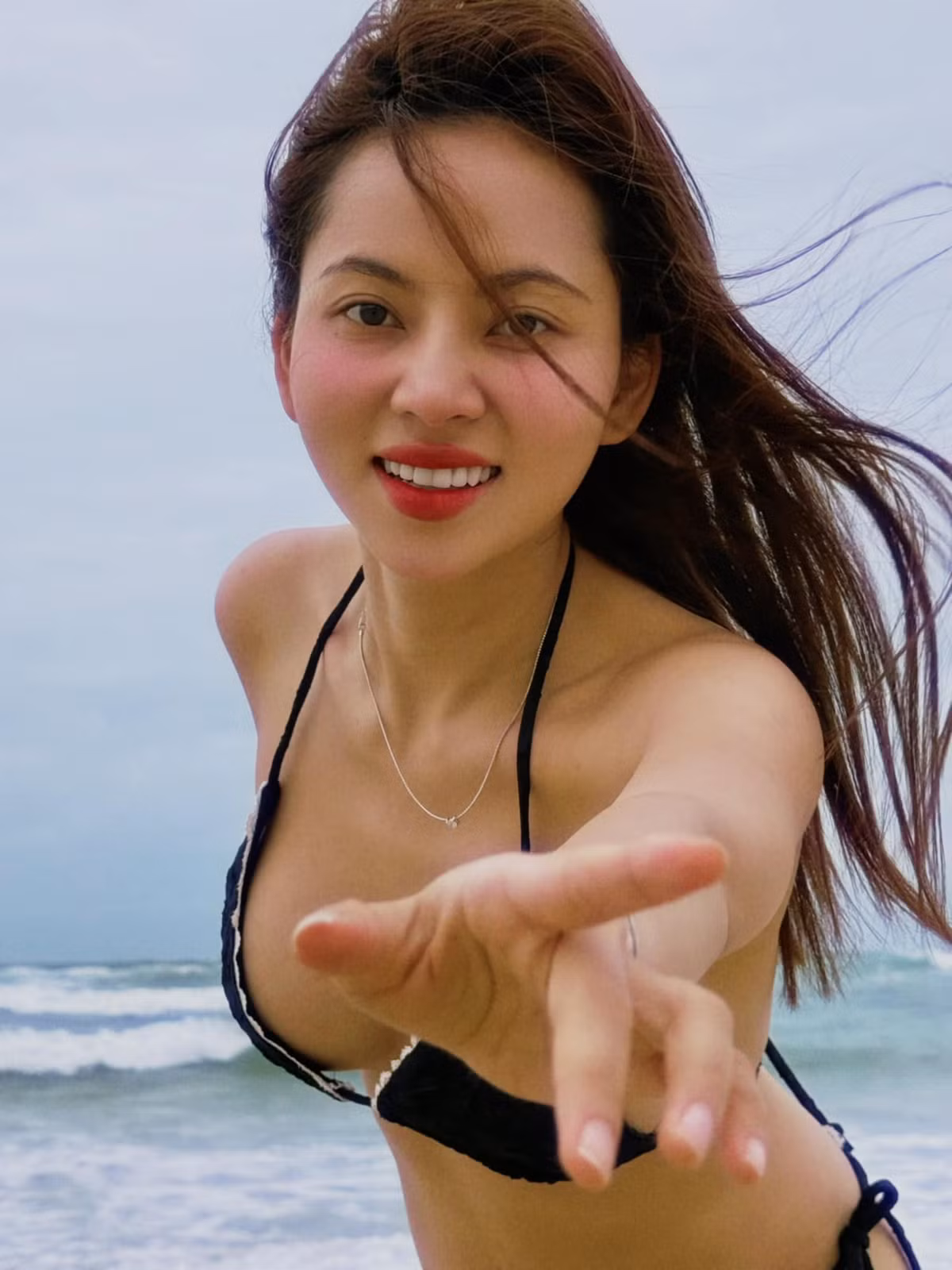 Khác với hình ảnh nhẹ nhàng, kín đáo thường thấy, lần xuất hiện này của Ngô Lan Hương được xem là một “cú bẻ lái” bất ngờ.