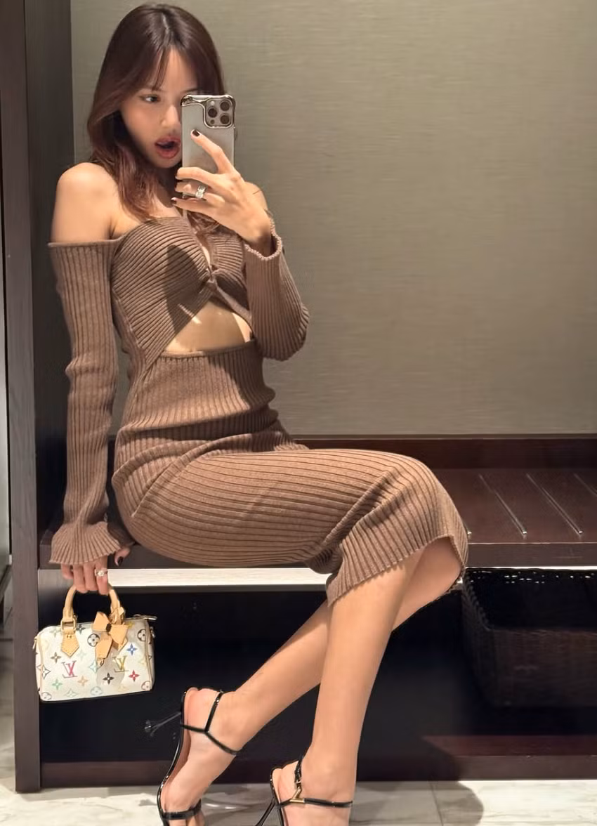 Lisa hiện là thành viên nhỏ tuổi nhất nhóm nhạc nữ BLACKPINK, giữ vai trò vũ công và rapper cho nhóm.