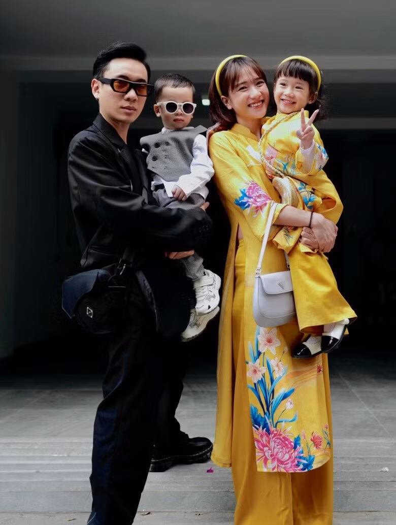 Nhắc đến những cặp đôi đẹp của showbiz Việt, không thể bỏ qua Trâm Anh và JustaTee (tên thật Nguyễn Thanh Tuấn). Trước khi chính thức về chung một nhà, cả hai đã có 5 năm yêu.