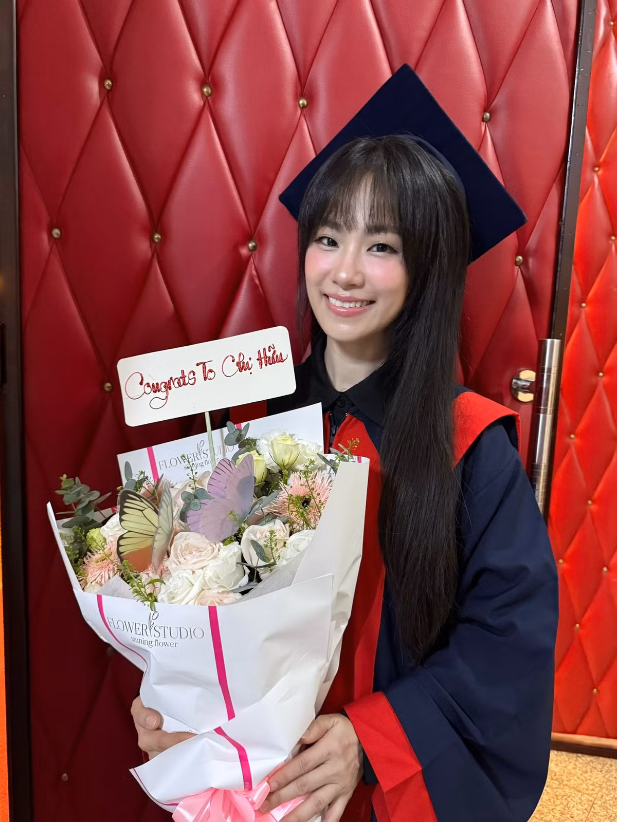 Dưới phần bình luận, người hâm mộ dành nhiều lời khen ngợi cho ngoại hình “trẻ mãi không già”, “không bị thời gian tác động” của nữ ca sĩ.