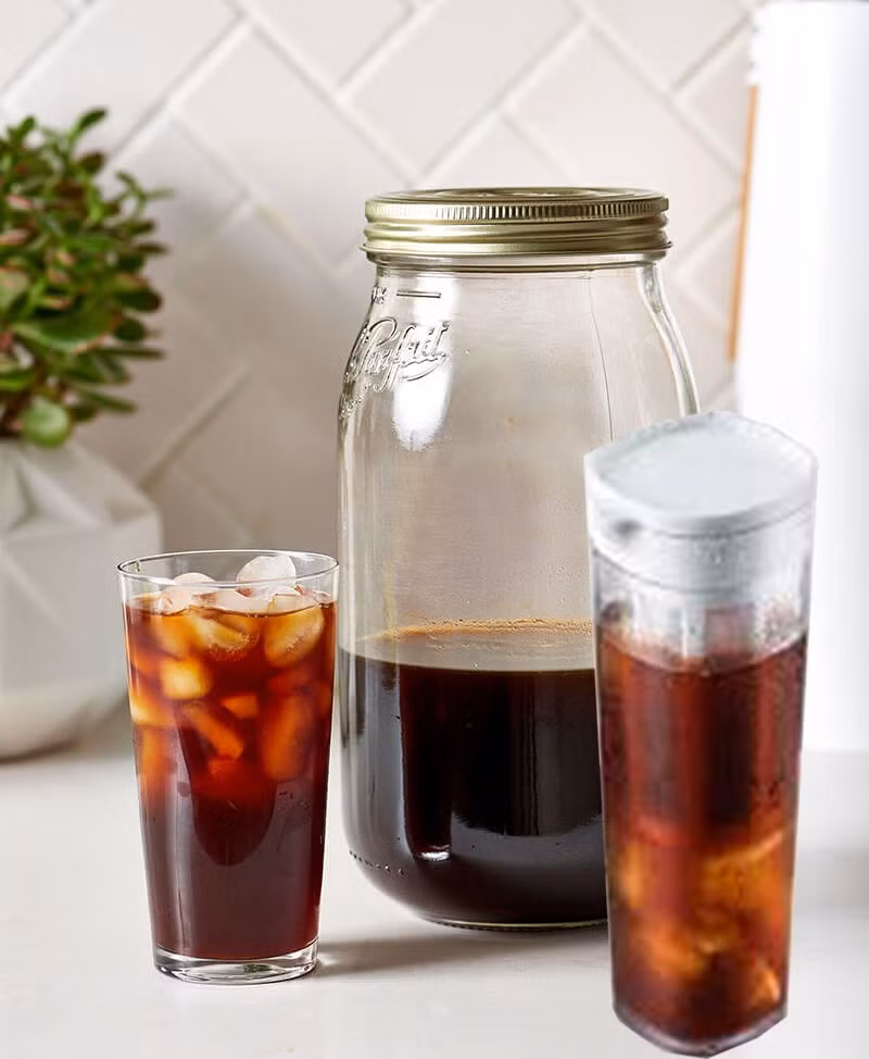 So với cà phê nóng, Cold Brew có độ axit thấp hơn, ít gây kích ứng dạ dày. Điều này giúp người uống có thể duy trì thói quen sử dụng thường xuyên mà không cảm thấy khó chịu.