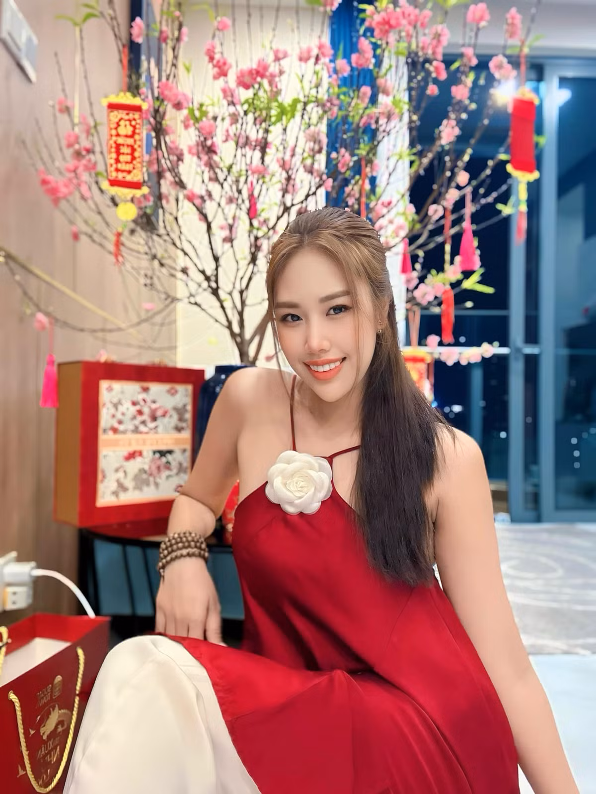 Trong những hình ảnh được đăng tải trên trang cá nhân, vợ của Quang Minh đã về lại vóc dáng thon như chưa từng sinh nở. Ảnh: FB Tăng Khánh Chi