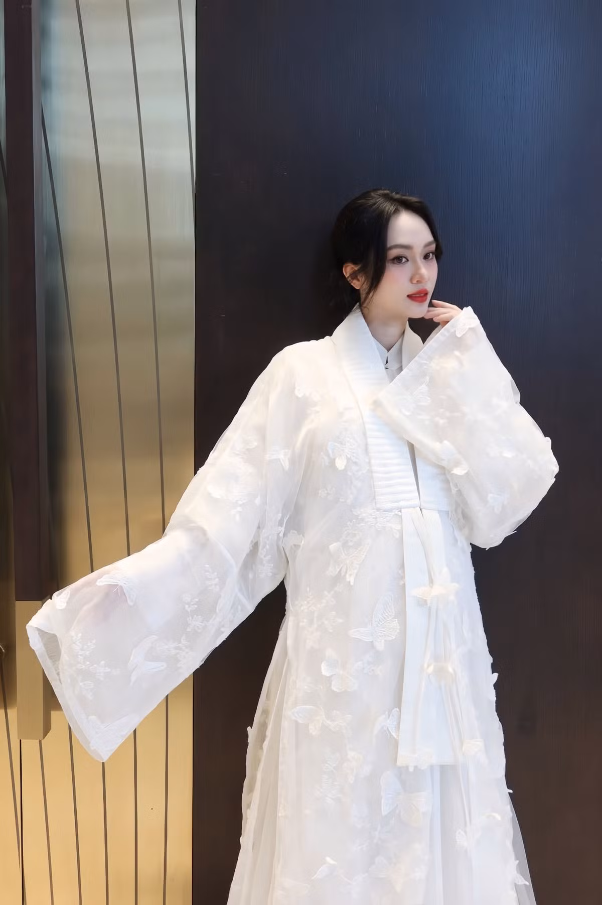 Phong cách này cũng cho thấy sự thay đổi trong cách người đẹp chia sẻ hình ảnh cá nhân. Trước đó, cô thường lựa chọn góc chụp hoặc trang phục khéo léo để hạn chế sự chú ý vào vòng hai trong thời gian vướng nghi vấn mang thai. Ảnh: FB Vũ Thuý Quỳnh