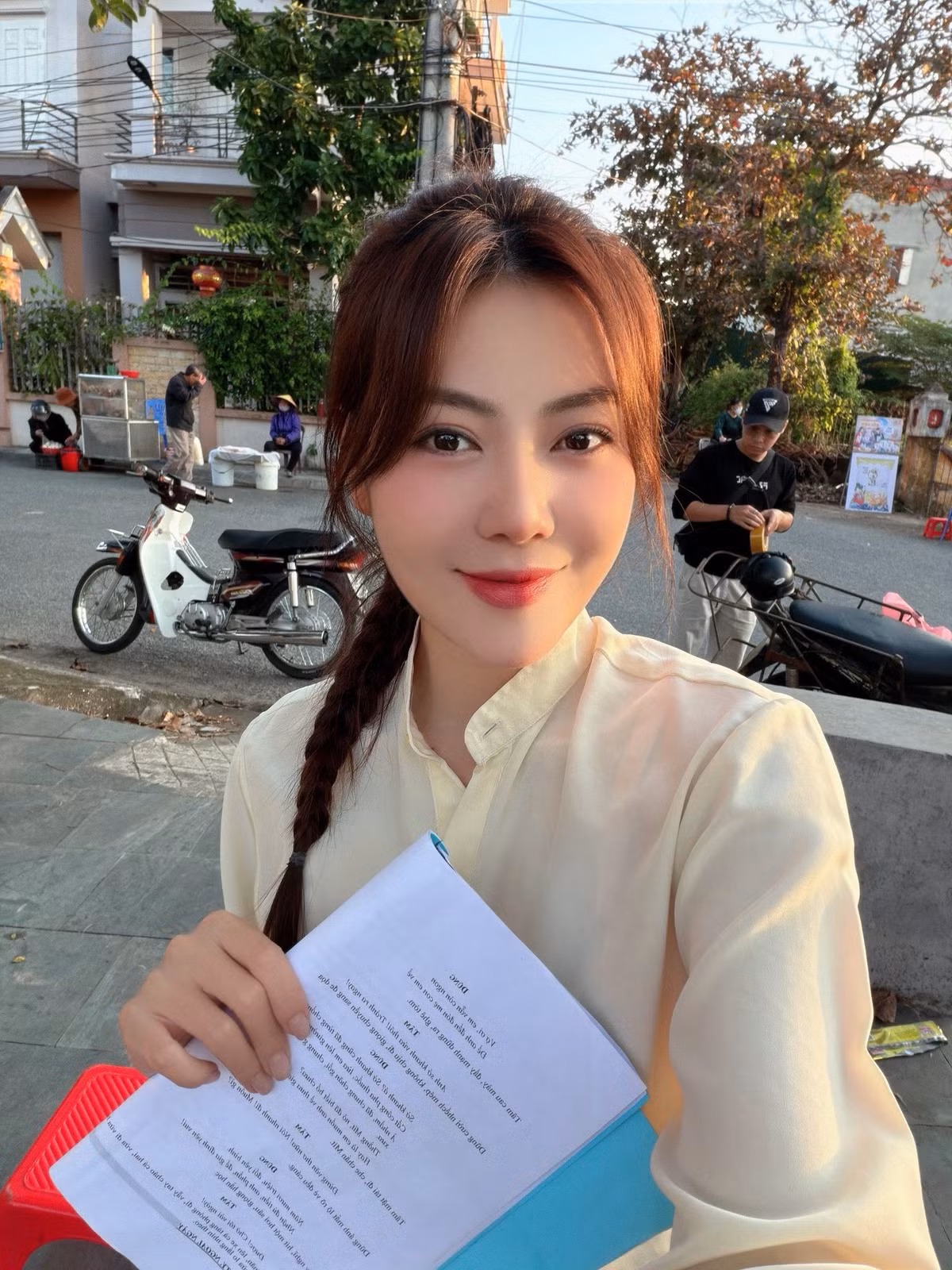 Năm 2024, Thanh Hương còn đoạt giải Cánh Diều Vàng của Hội Điện ảnh ở hạng mục Nữ diễn viên xuất sắc thể loại phim truyền hình với vai Luyến trong “Cuộc đời vẫn đẹp sao”.