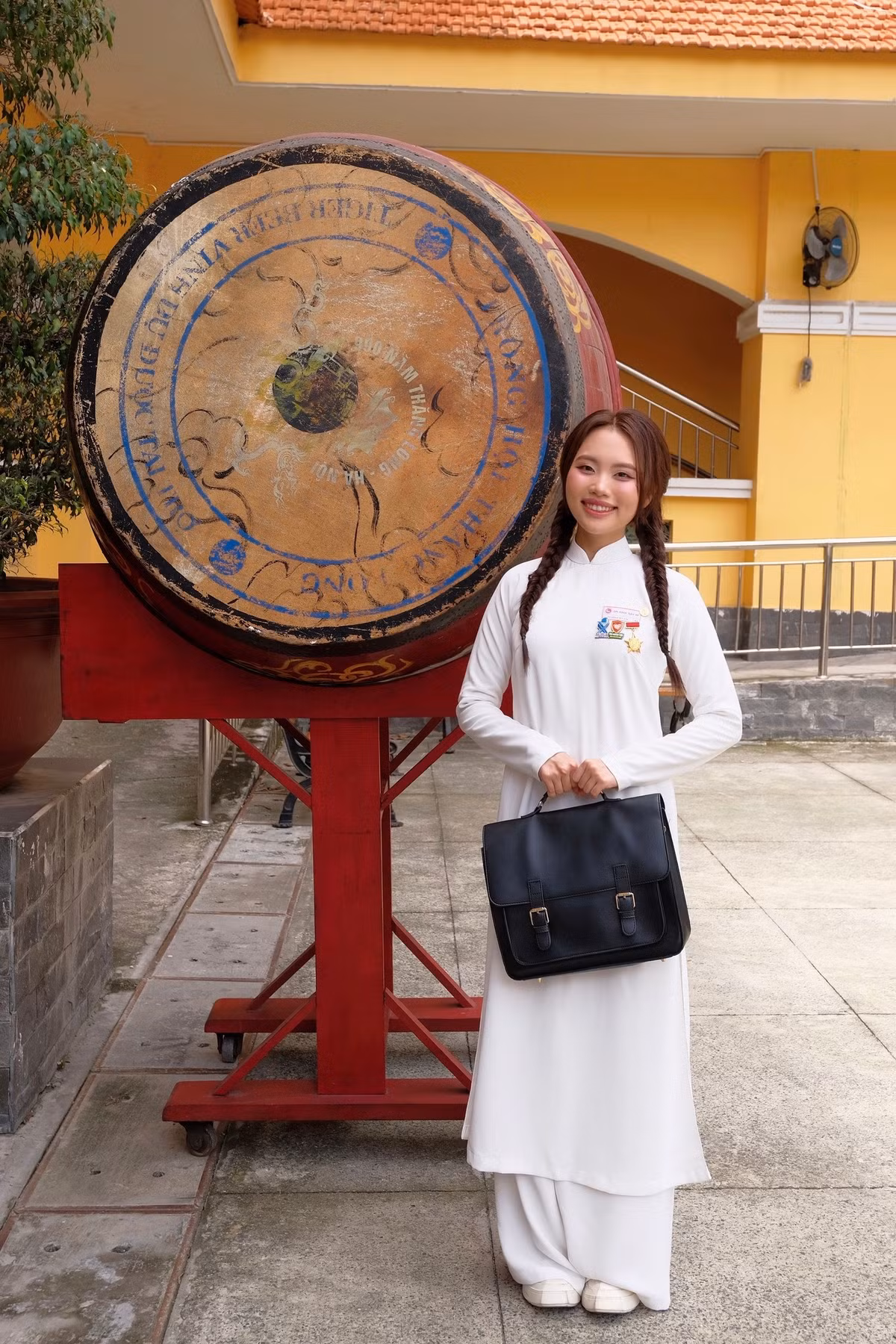 Phương Mỹ Chi quay lại tuổi học trò. Ảnh: FB Phương Mỹ Chi